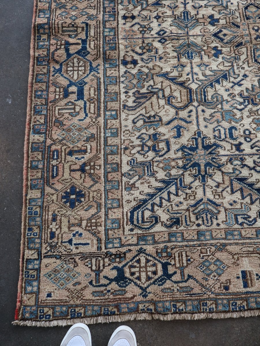 How to Hang a Rug on the Wall: 5 Easy Methods with Tips and Examples ...