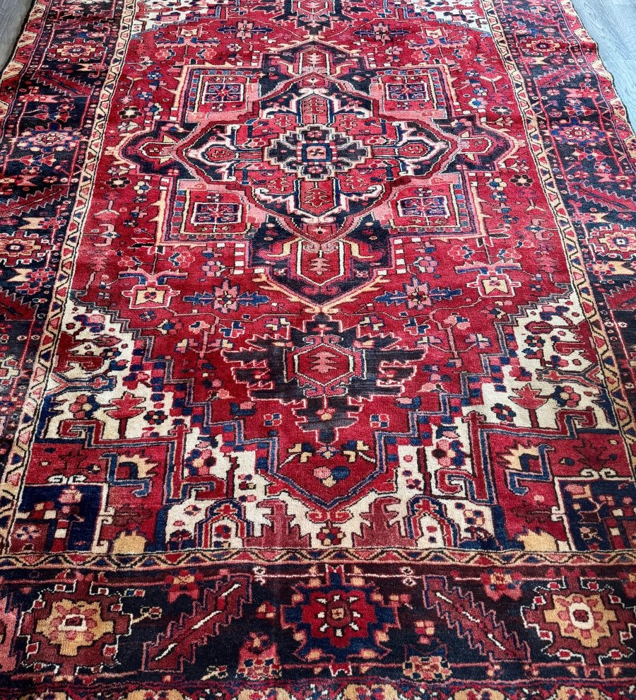 Persian Heriz Rug | 7' 7" x 10' 10" - Rug the Rock