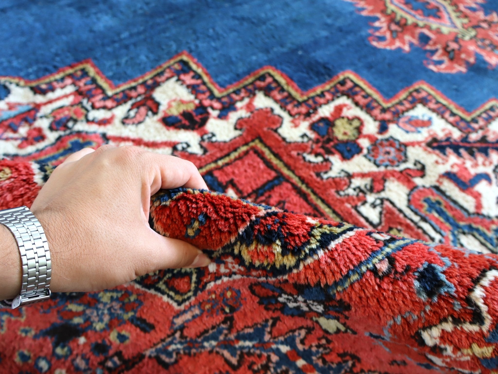 Heriz rug tassel fringe edge, red and blue central medallion pattern