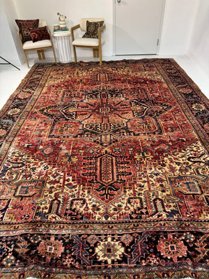 Persian Khuniq Heriz Rug | 9' 10" x 12' 11"