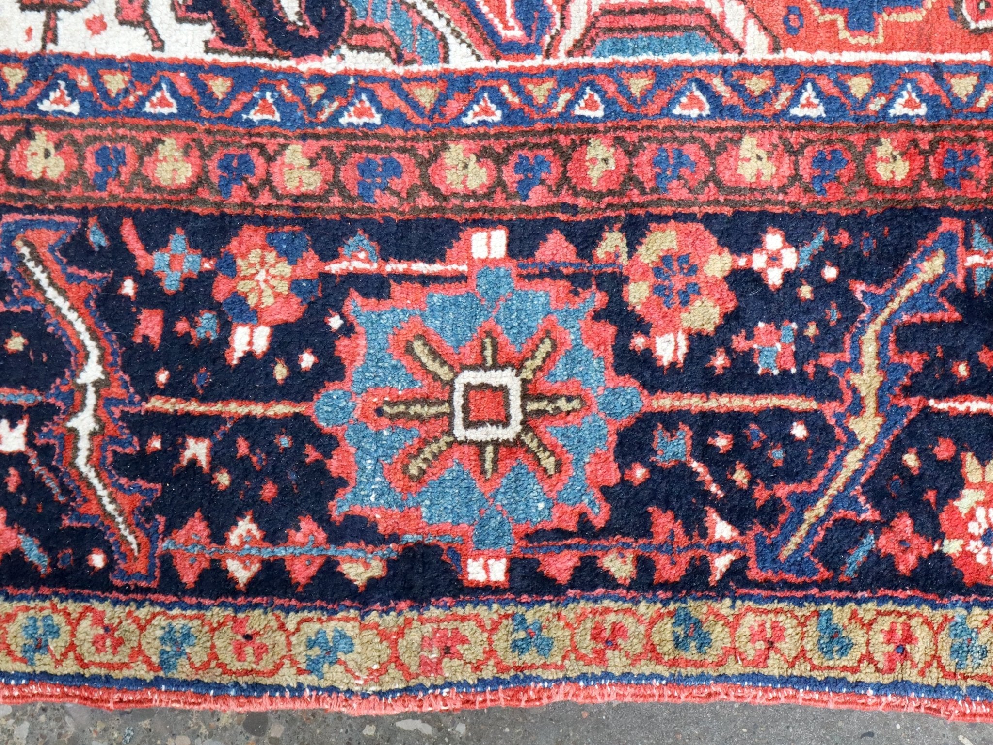 Persian Heriz Rug | 9' 5" x 12' 10" - Rug the Rock - 