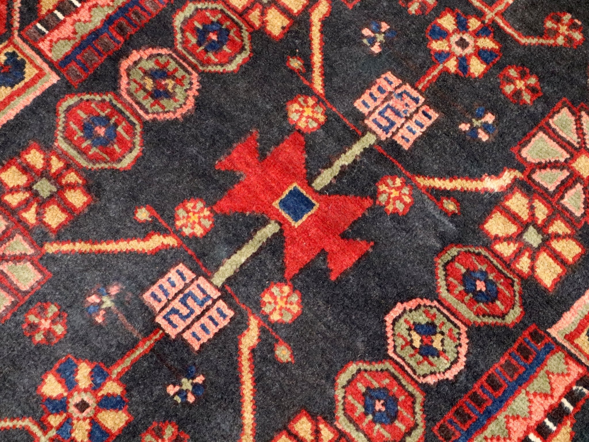 Persian Hamadan rug decorative corner motifs with navy field, red and beige diamonds