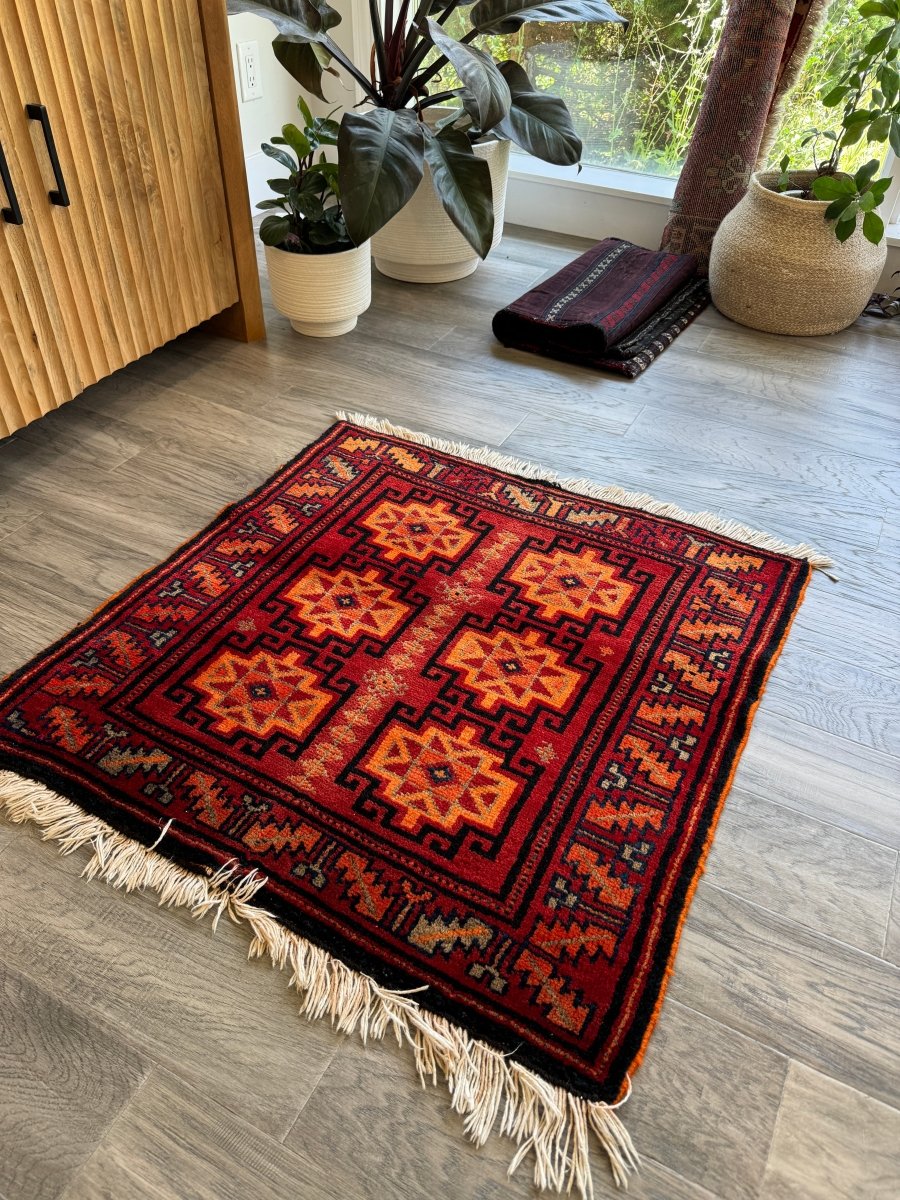 Persian Lori Rug | 2' 7" x 2' 7" - Rug the Rock