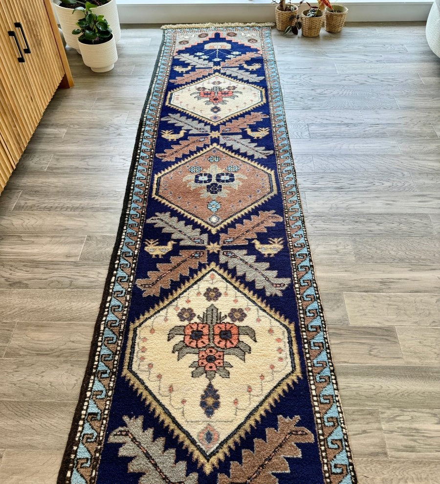 How to Hang a Rug on the Wall: 5 Easy Methods with Tips and Examples ...