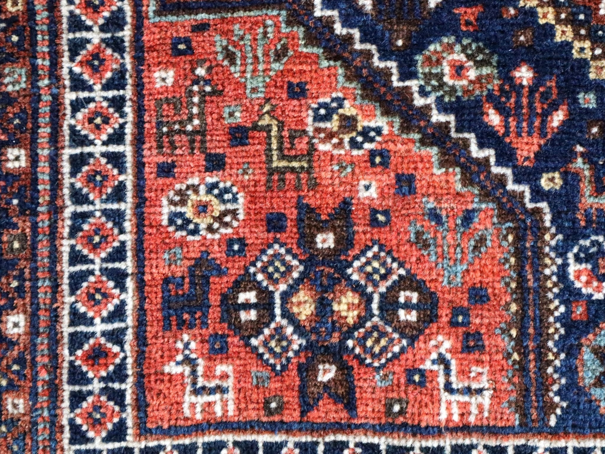 Persian Qashqai Rug | 4' x 5' 1