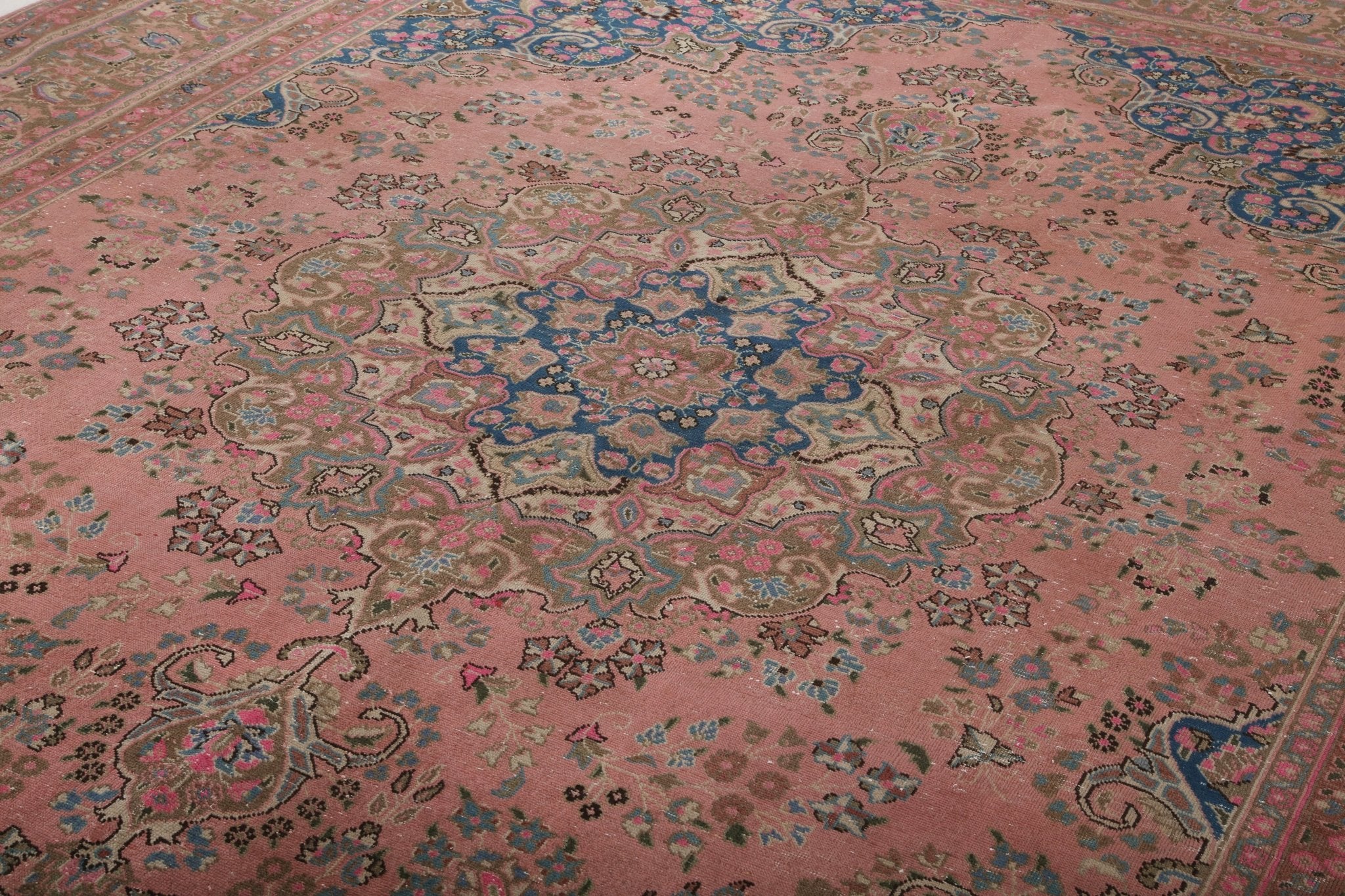 Persian Sabzevar Rug | 9' 6" x 12' 11" - Rug the Rock - 