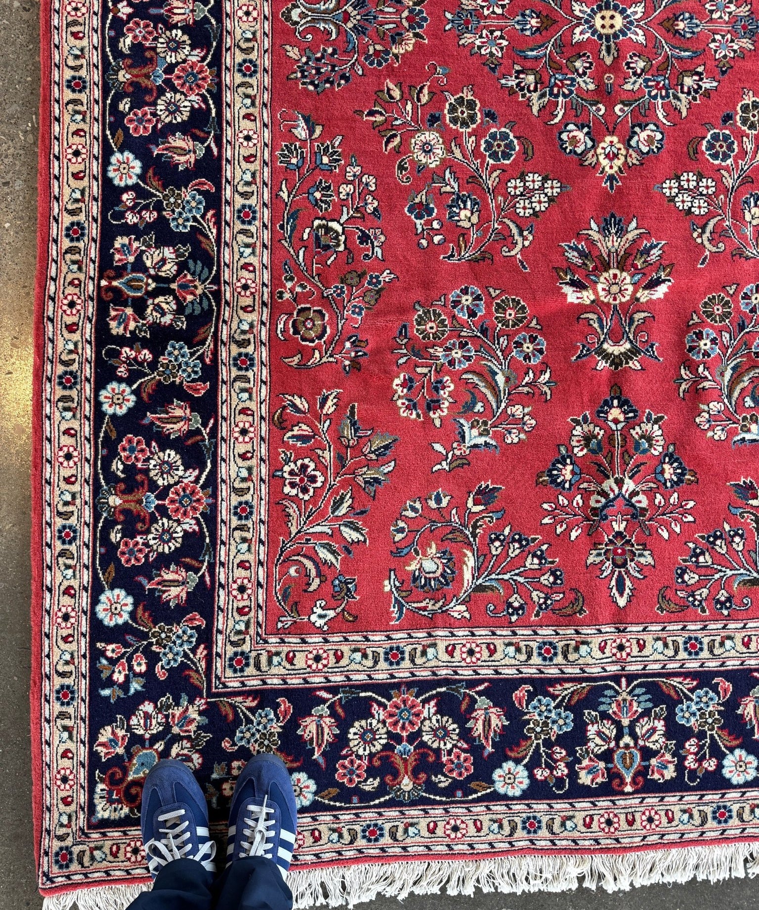 Persian Sarouk rug, red and navy border with floral sprays, cream trim and fringed edge
