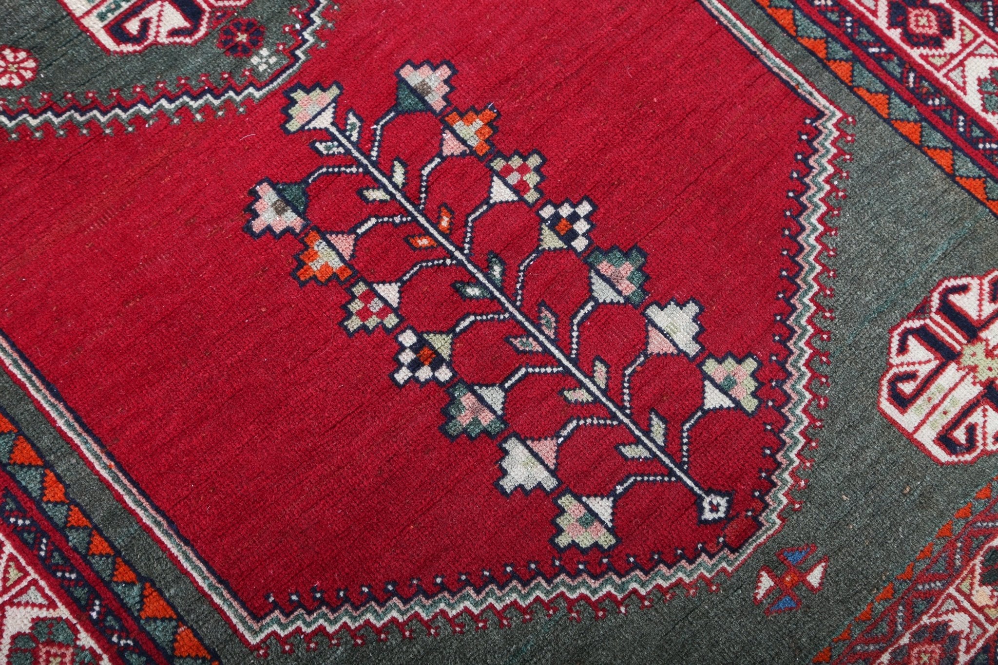 Persian Saveh Rug | 2' 11" x 5' 2" - Rug the Rock - 