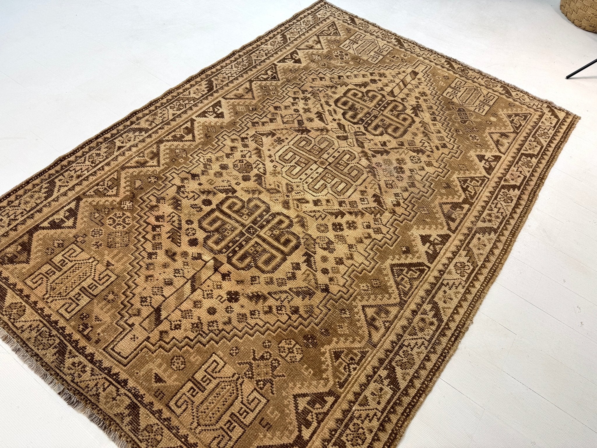 Persian Shiraz Rug | 5' 5” x 7' 11" - Rug the Rock - 