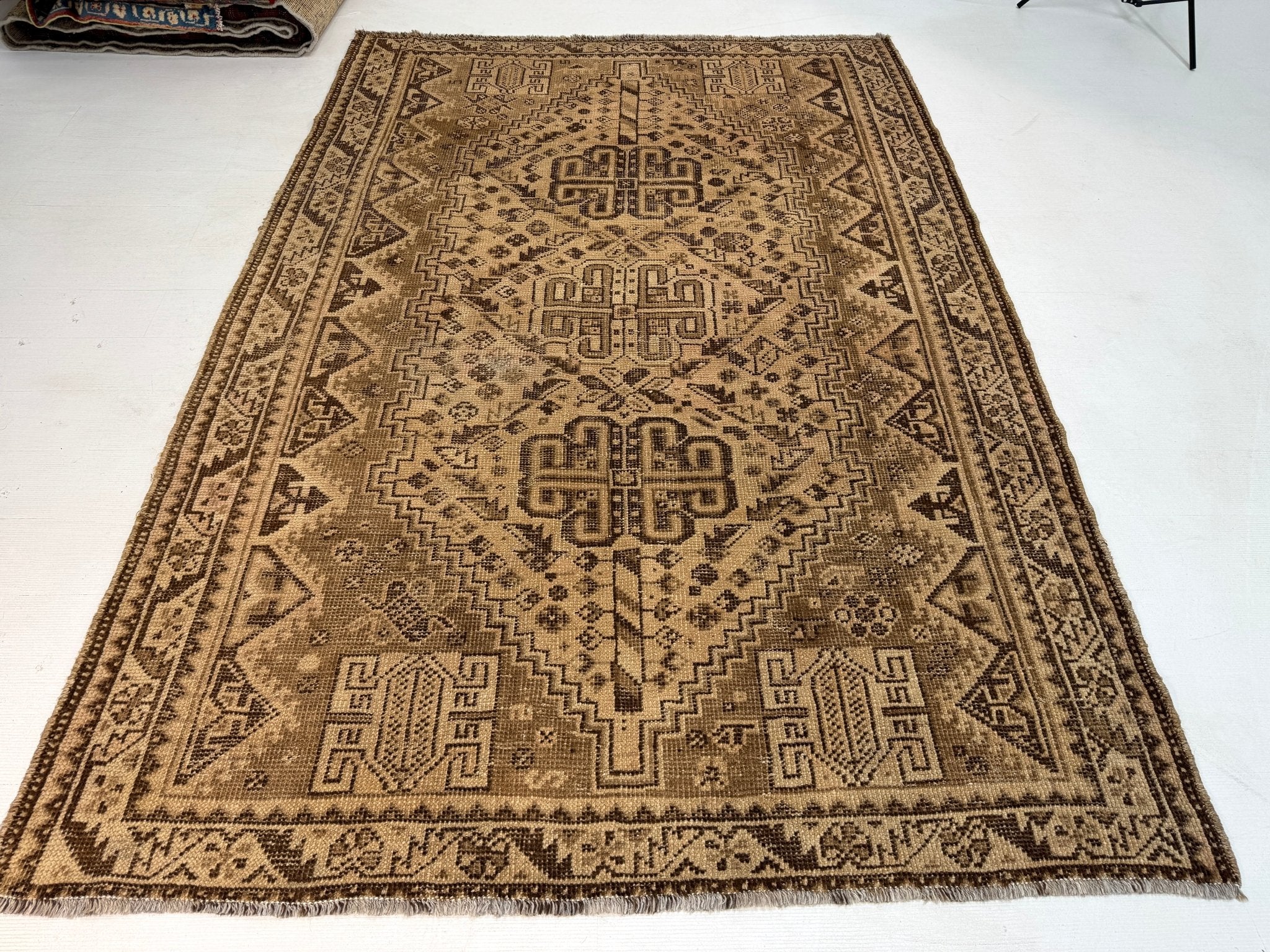 Persian Shiraz Rug | 5' 5” x 7' 11" - Rug the Rock - 