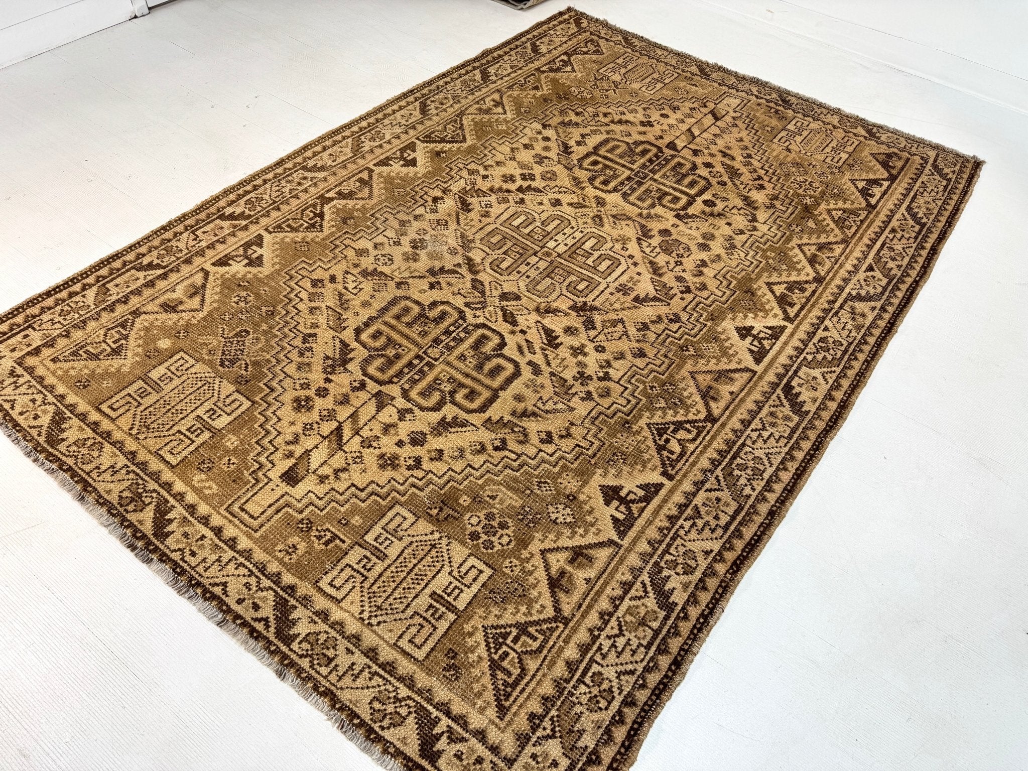 Persian Shiraz Rug | 5' 5” x 7' 11" - Rug the Rock - 