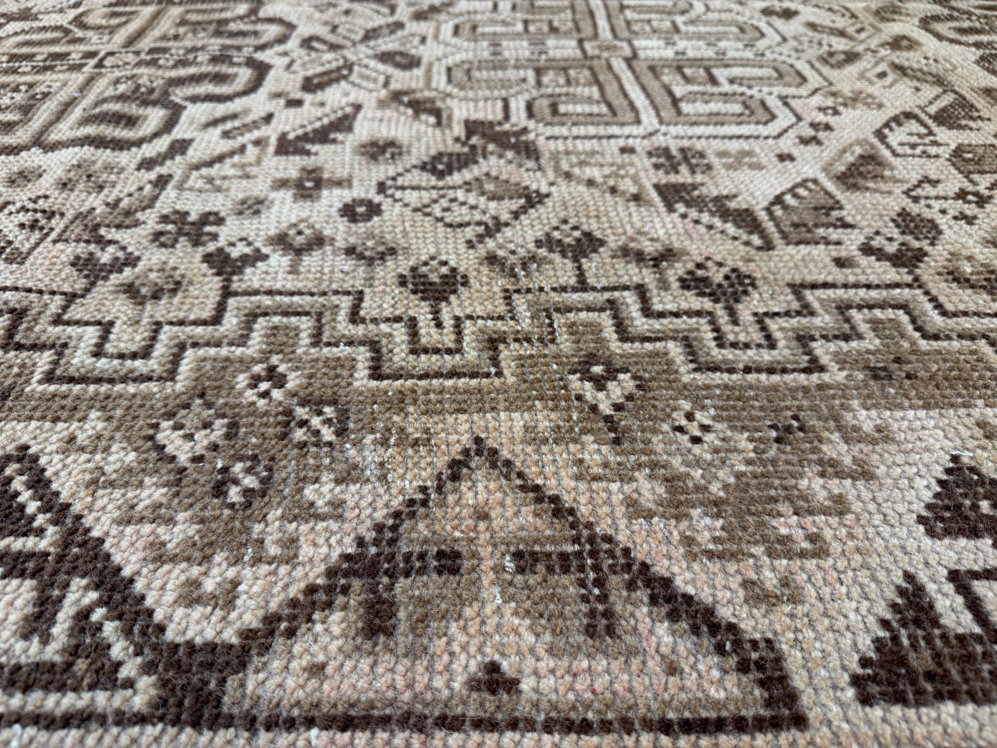 Persian Shiraz Rug | 5' 5” x 7' 11" - Rug the Rock - 