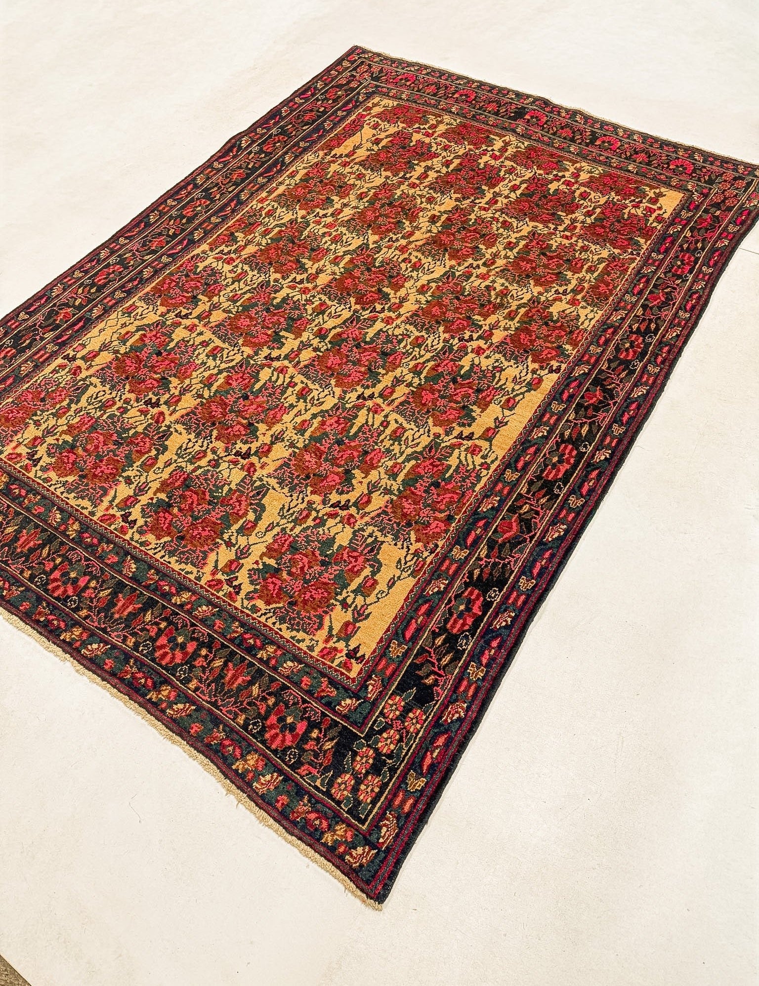 Persian Sirjan Rug | 5' 2" x 7' 5" - Rug the Rock - available