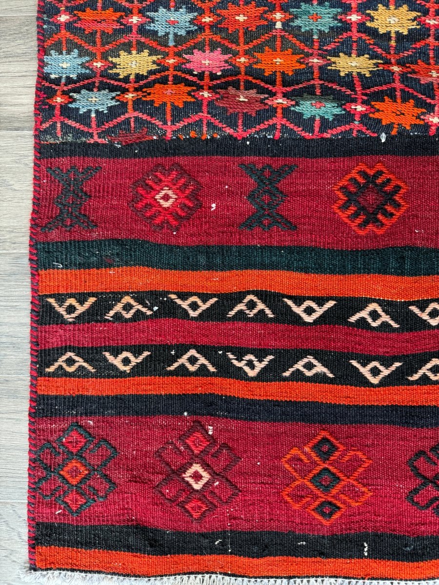 Persian Suzani Kilim | 2' 6" x 6' 5" - Rug the Rock