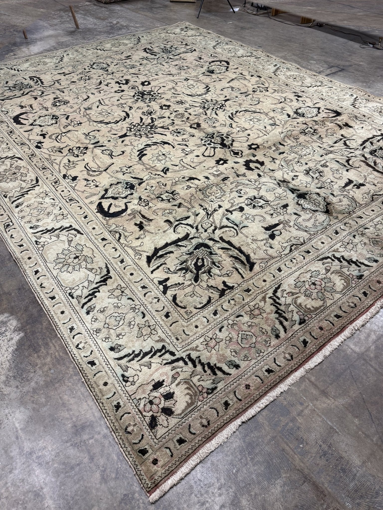 Persian Tabriz Rug | 9' 9" x 12' 11" - Rug the Rock - availableFloralHand-knotted