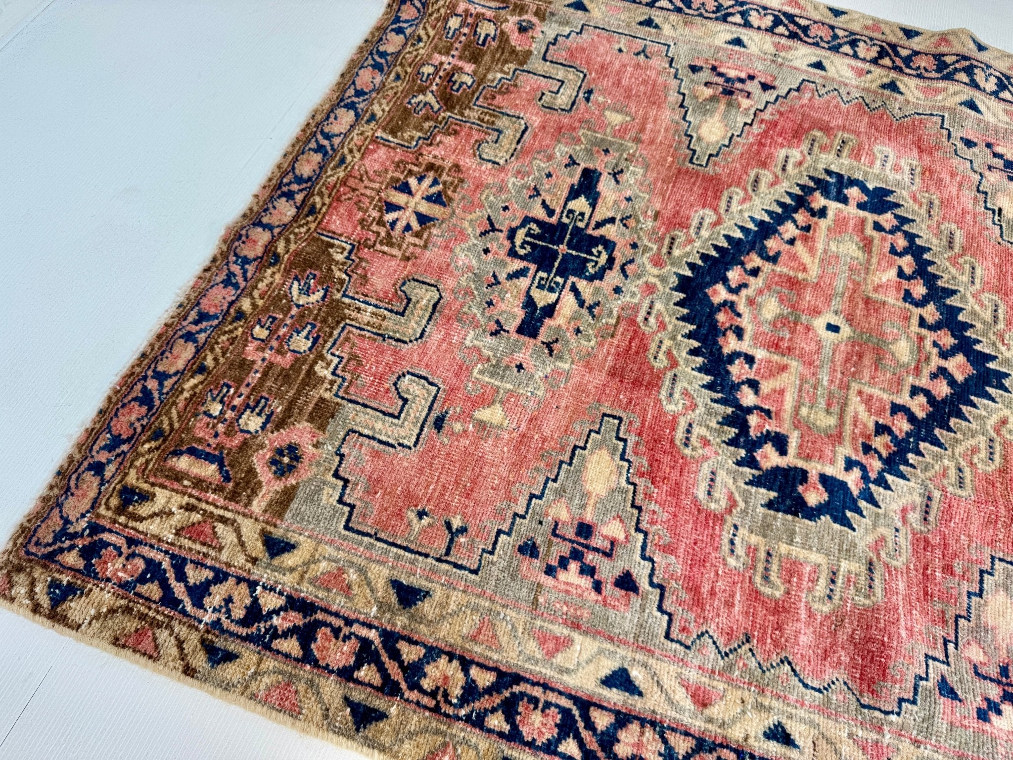 Persian Viss Rug | 4’ x 5' - Rug the Rock - 