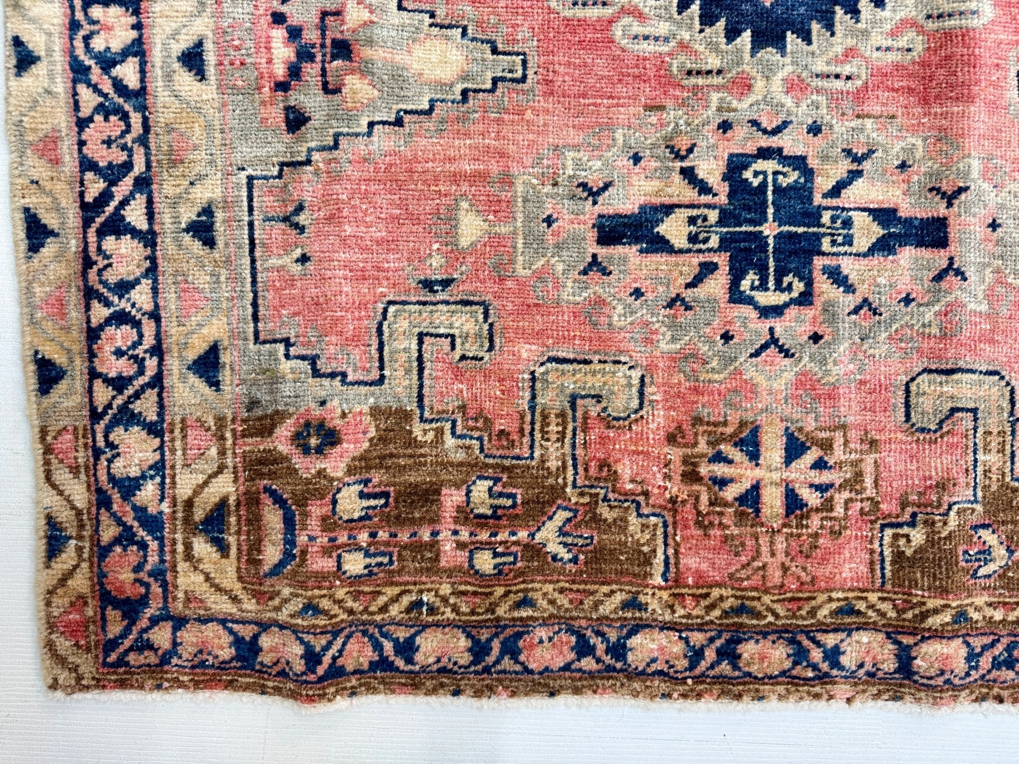 Persian Viss Rug | 4’ x 5' - Rug the Rock - 