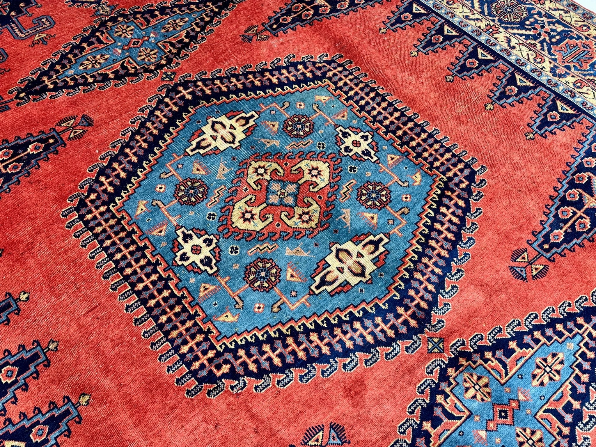 Persian Viss rug close-up of red field with blue octagon medallion design