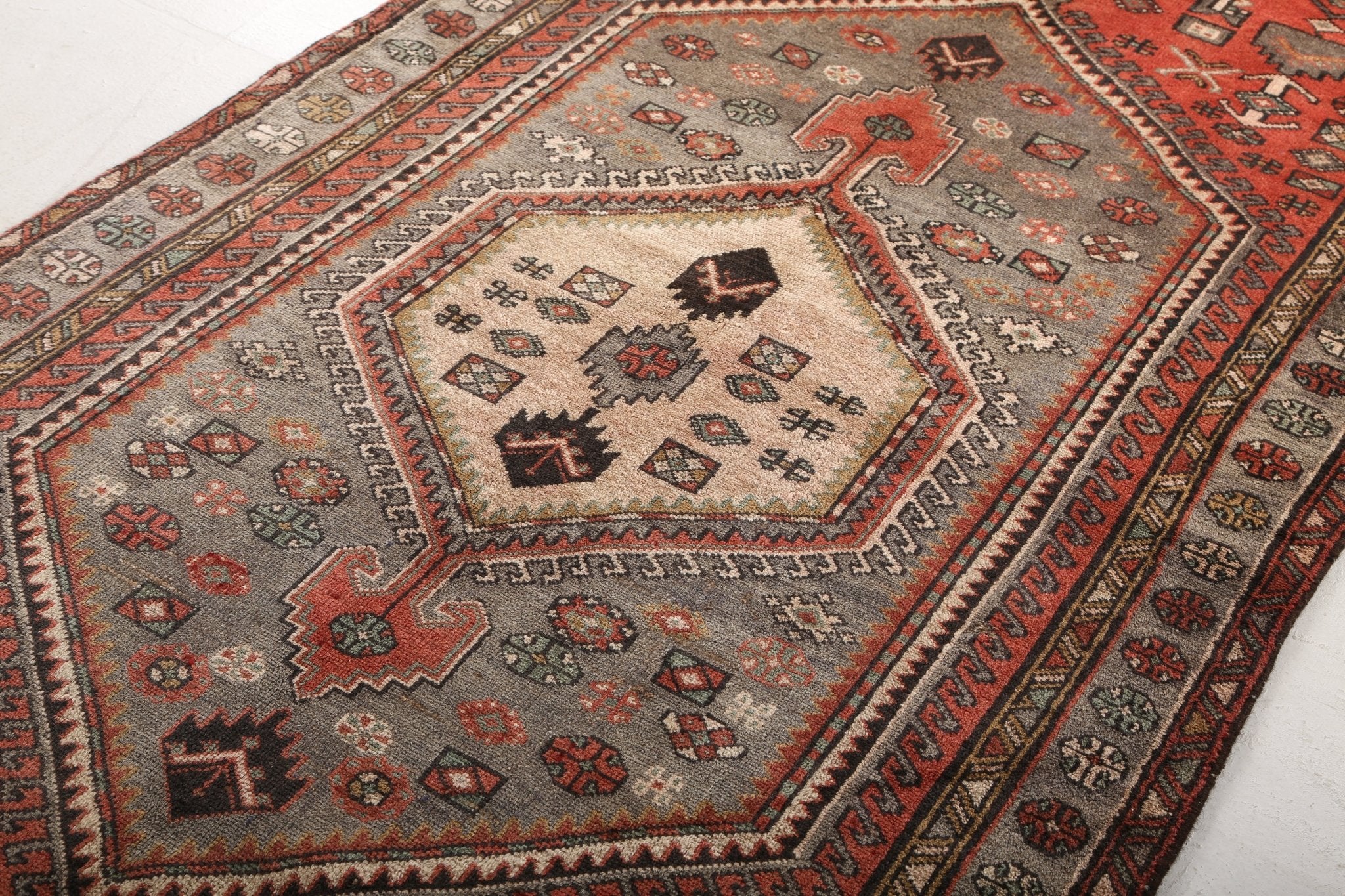 Persian Zanjan Rug | 4' 3" x 7' 10" - Rug the Rock - 