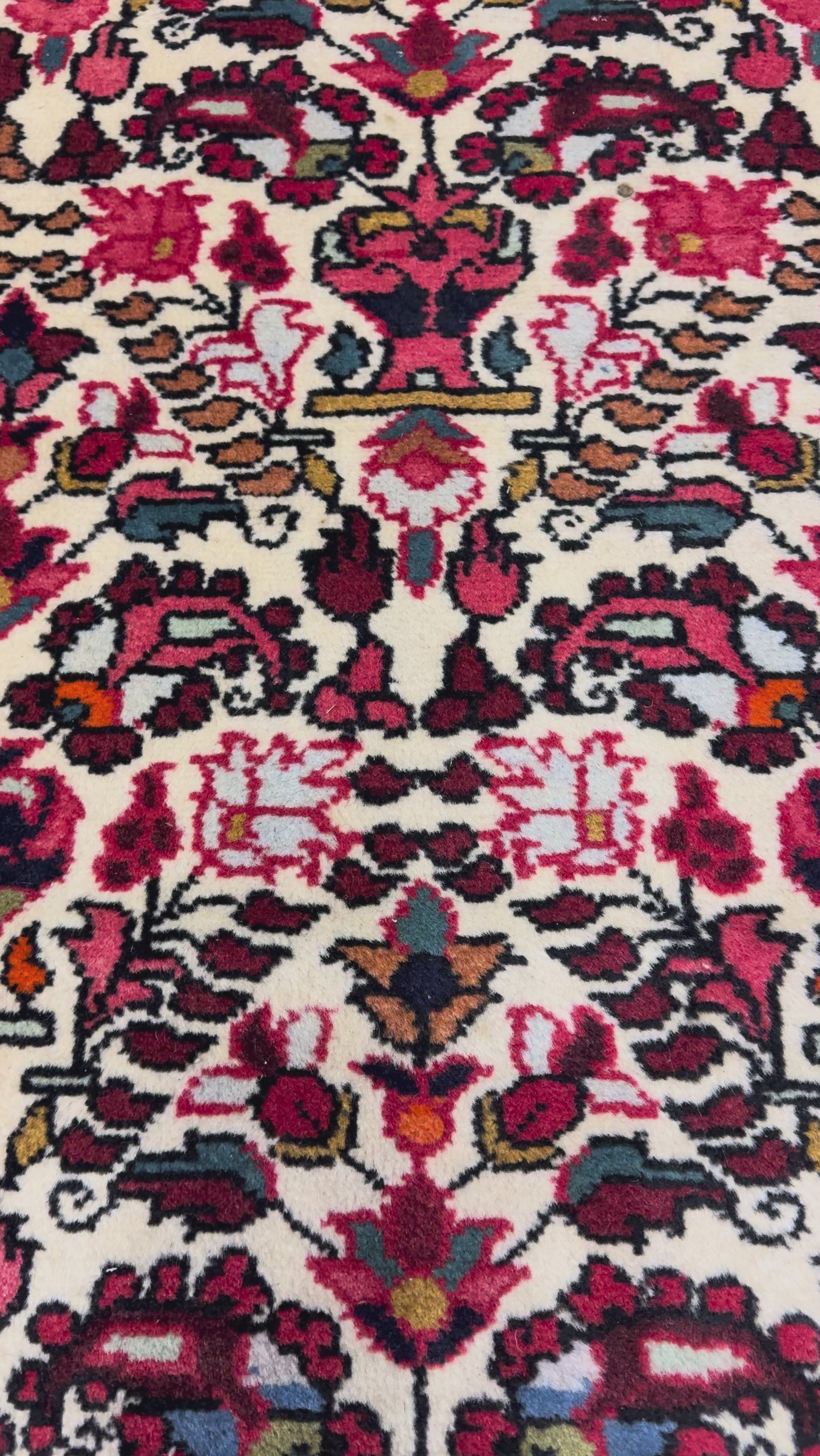 Persian Tafresh Runner, original product video 1, hand-knotted wool pile. SKU RR 32377.