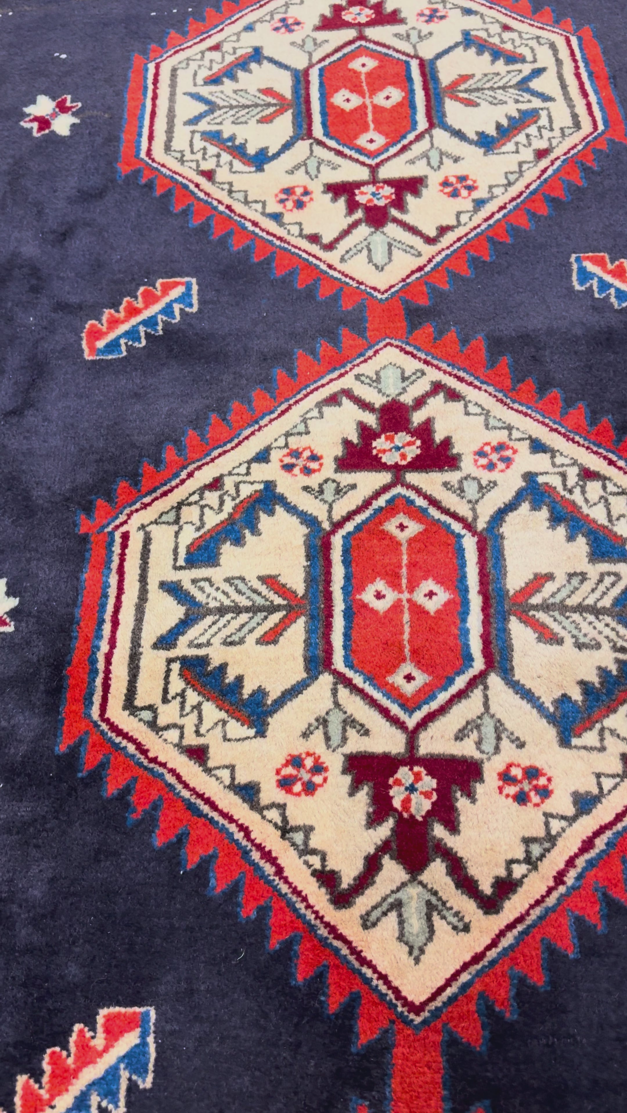Persian Zarrin Qaba Mianeh Runner, original product video 2, hand-knotted wool pile. SKU RR 30171.