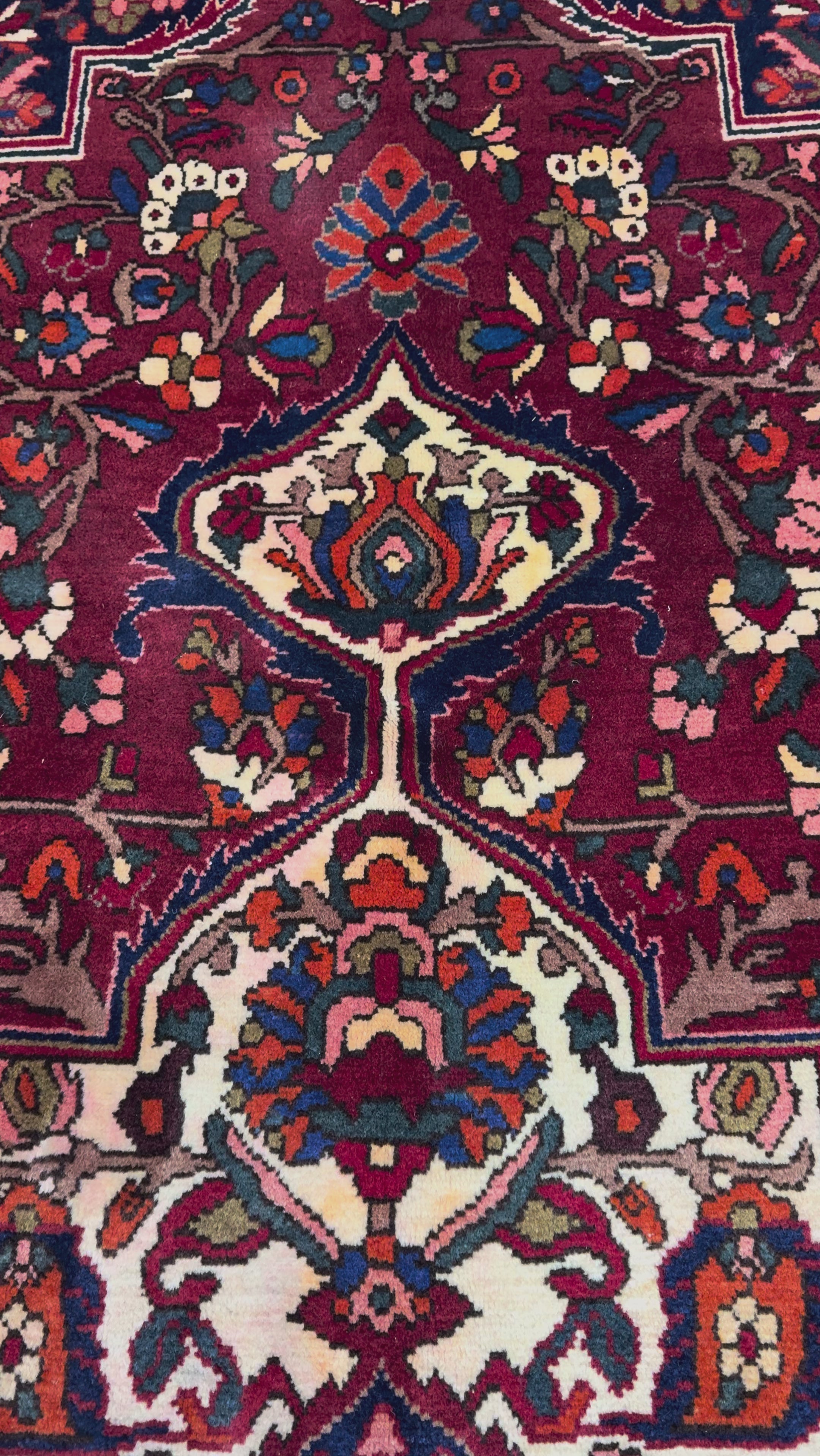 Vintage Saman Bakhtiari Rug, original product video 1, hand-knotted wool pile. SKU EE 1.1233.