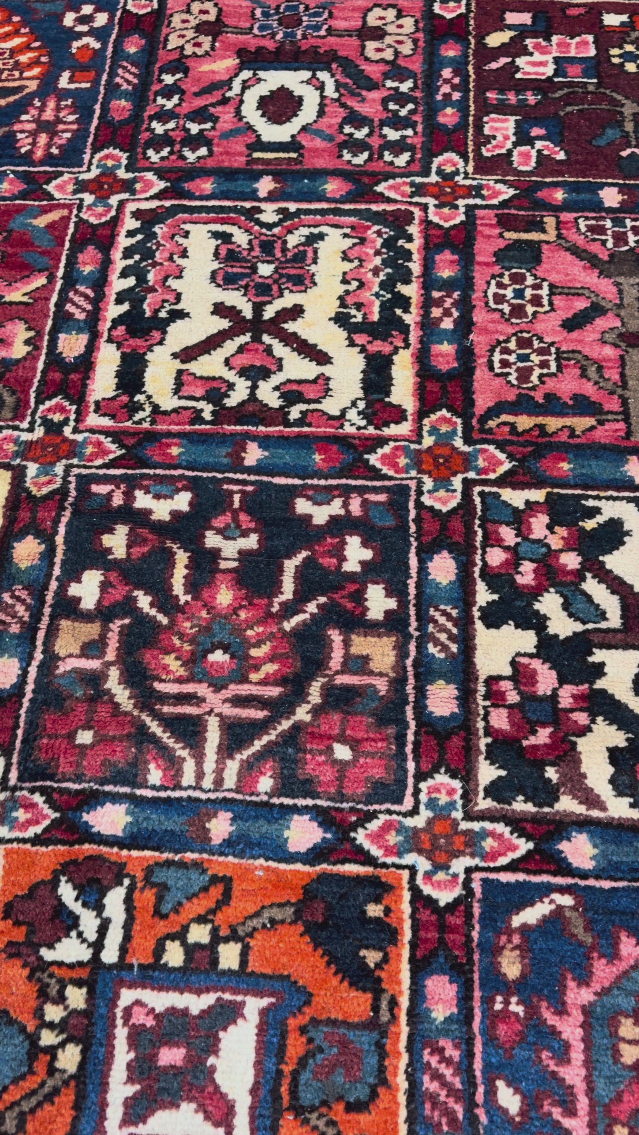 Vintage Shalamzar Bakhtiari Wool Rug. Original rug video; SKU EE 1.1551; source IMG_7332.