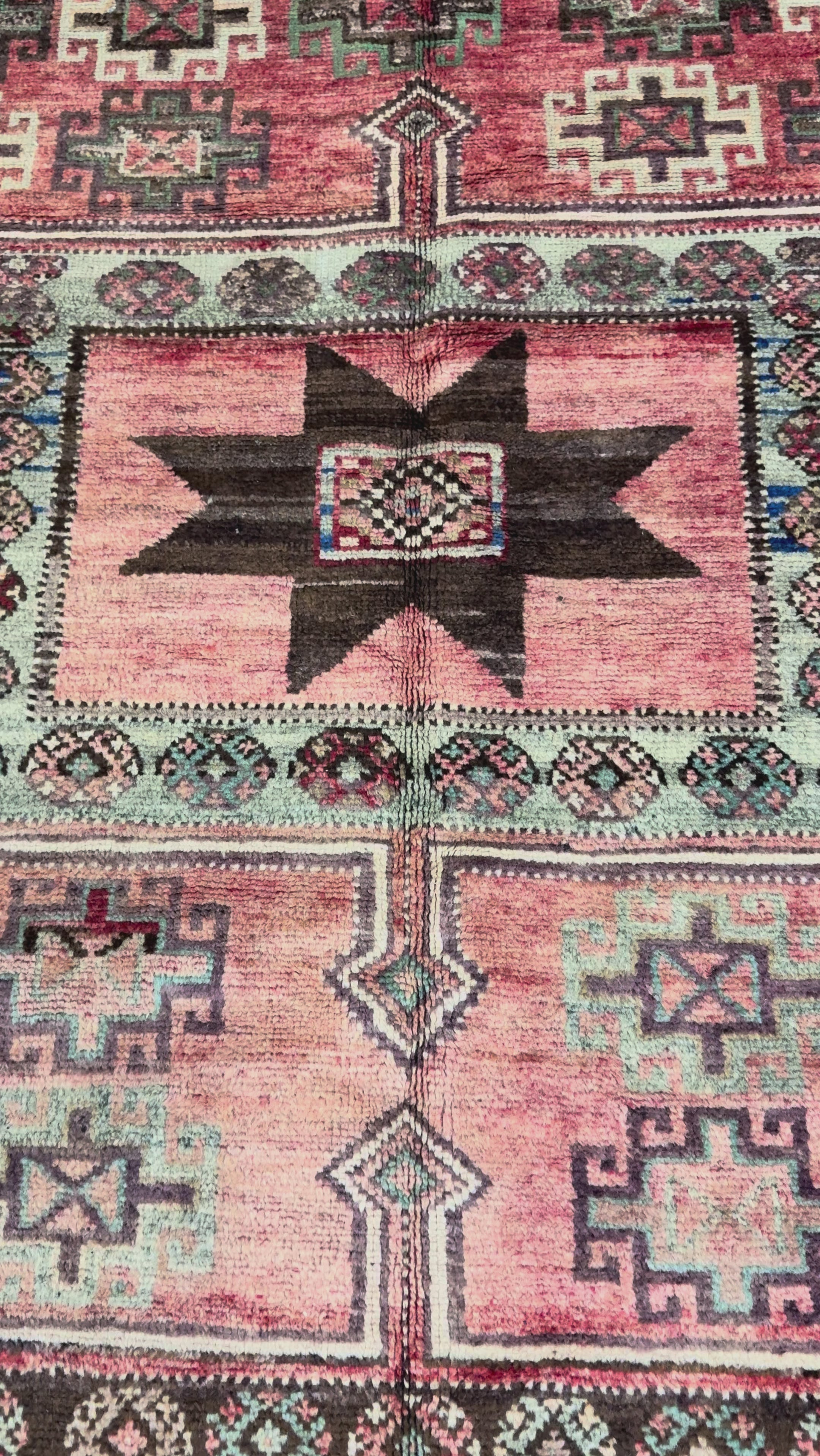 Vintage Hamadan Rug, original product video 1, hand-knotted wool pile. SKU 30496.