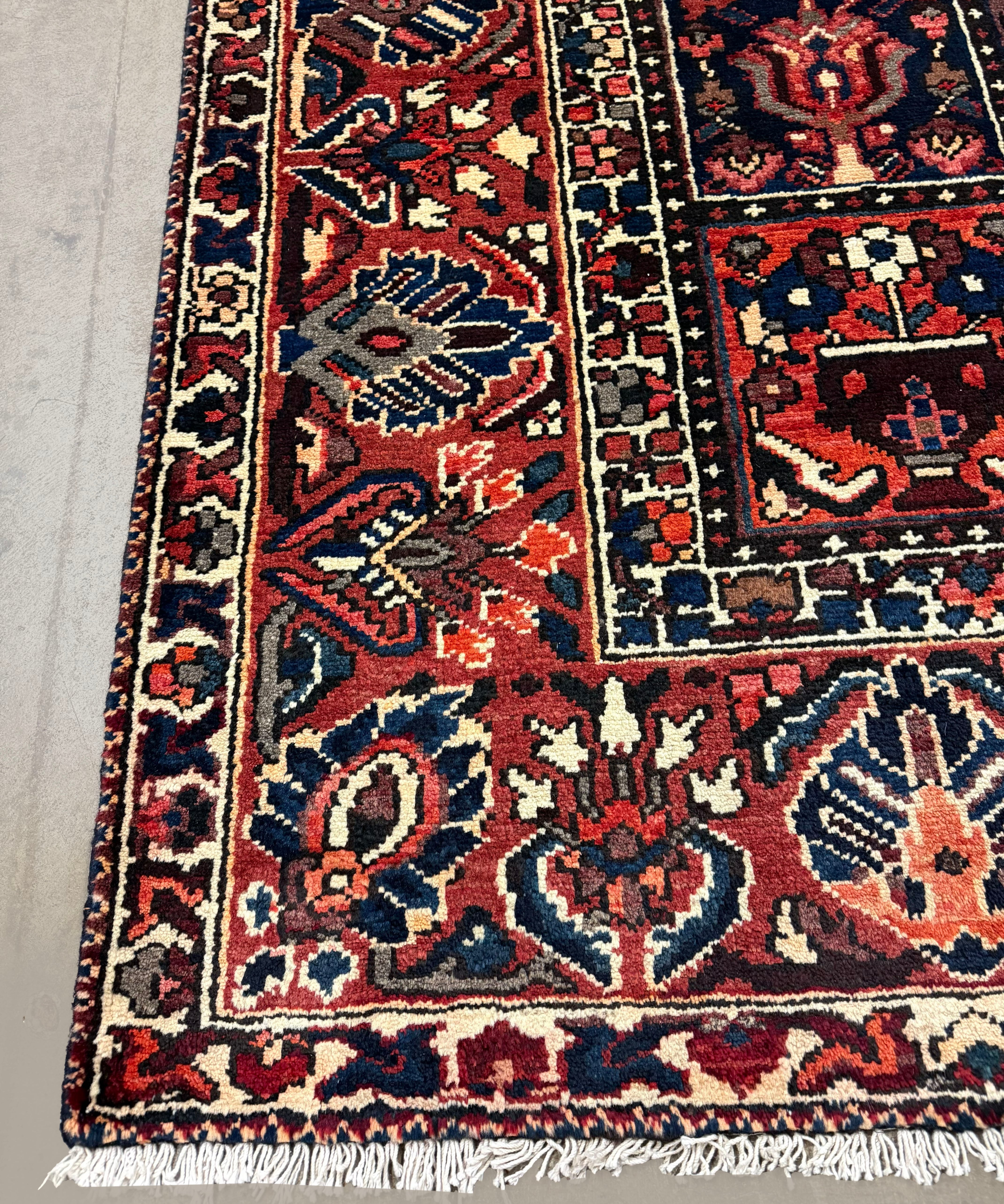 RR32608 hand-knotted wool rug, product detail photograph 2.