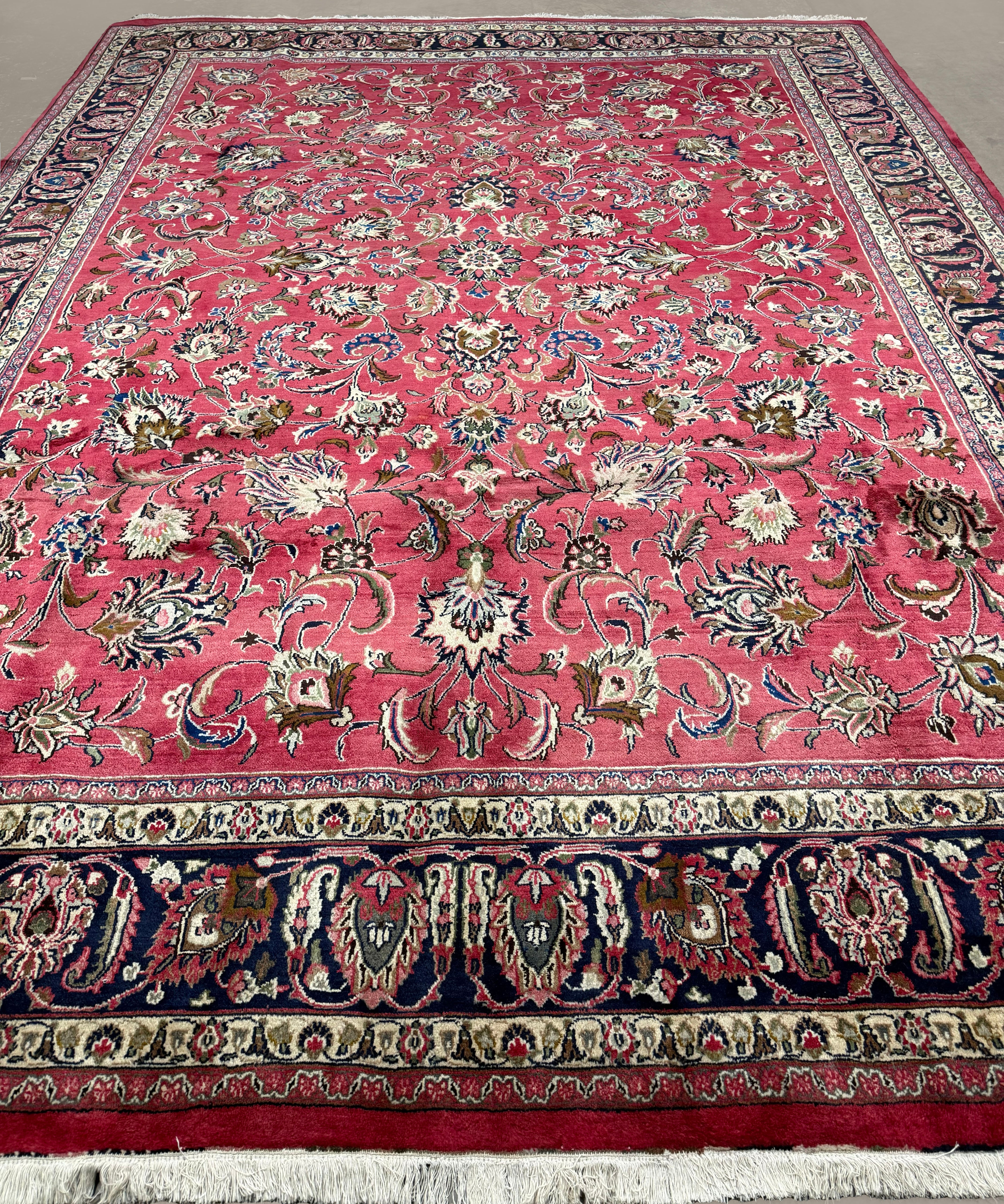 RR30421 hand-knotted wool rug, product detail photograph 1.