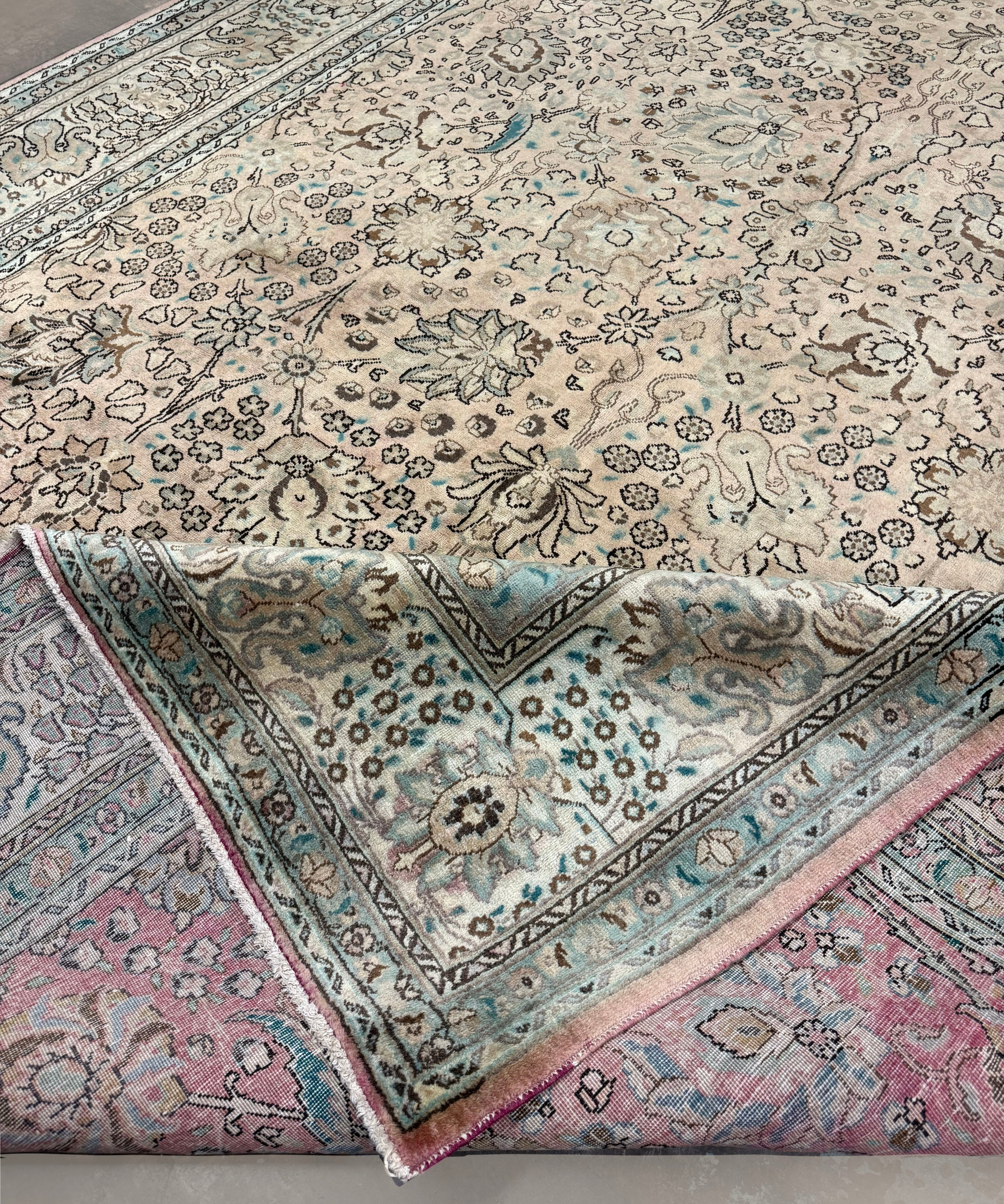 RR30425 hand-knotted wool rug, product detail photograph 3.