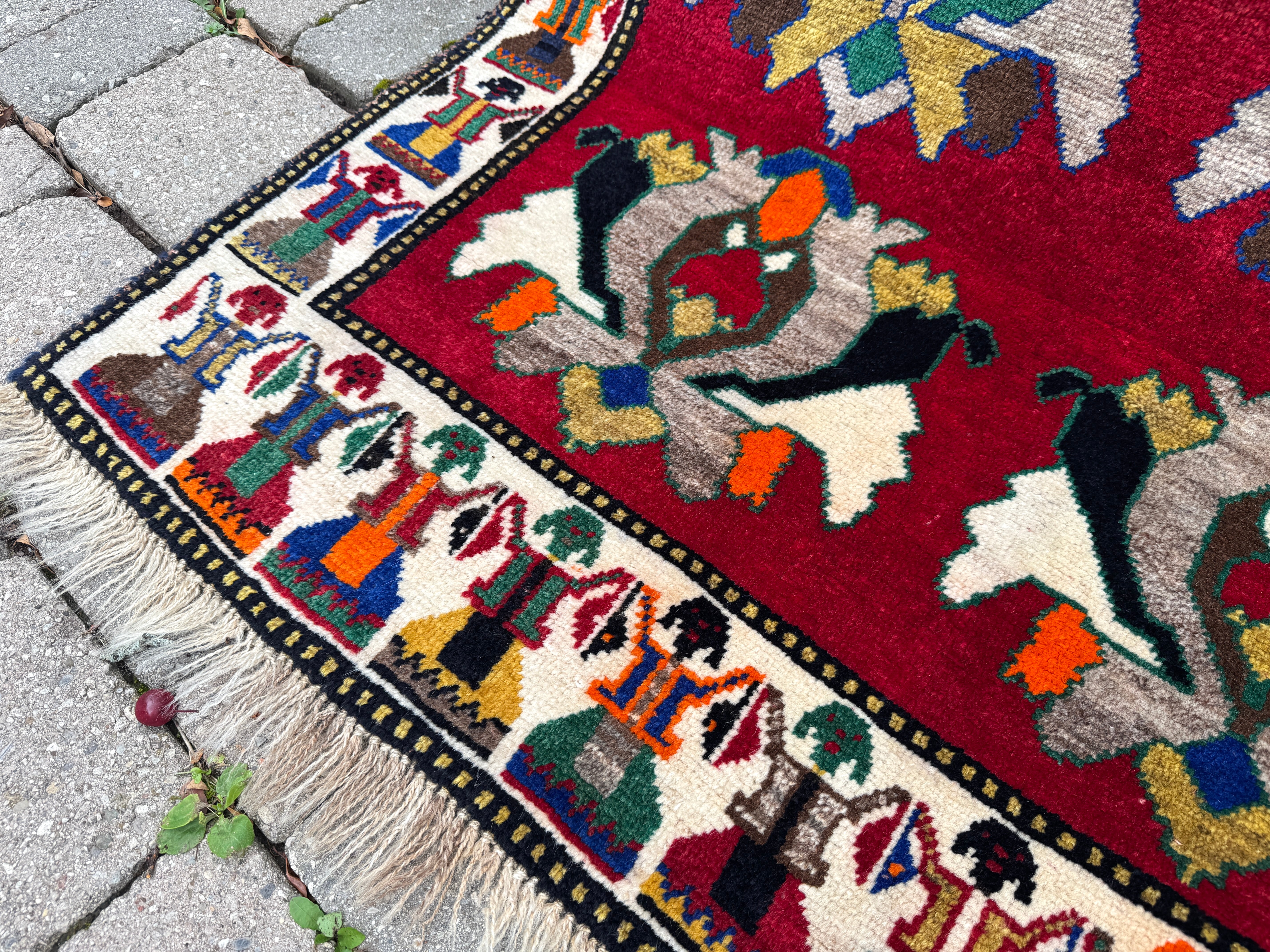 Vintage Qashqai Gabbeh Rug — Shah Abbasi Flowers & Figural Border. Additional original photograph showing the rug's surface, design and weave. SKU 126060035.