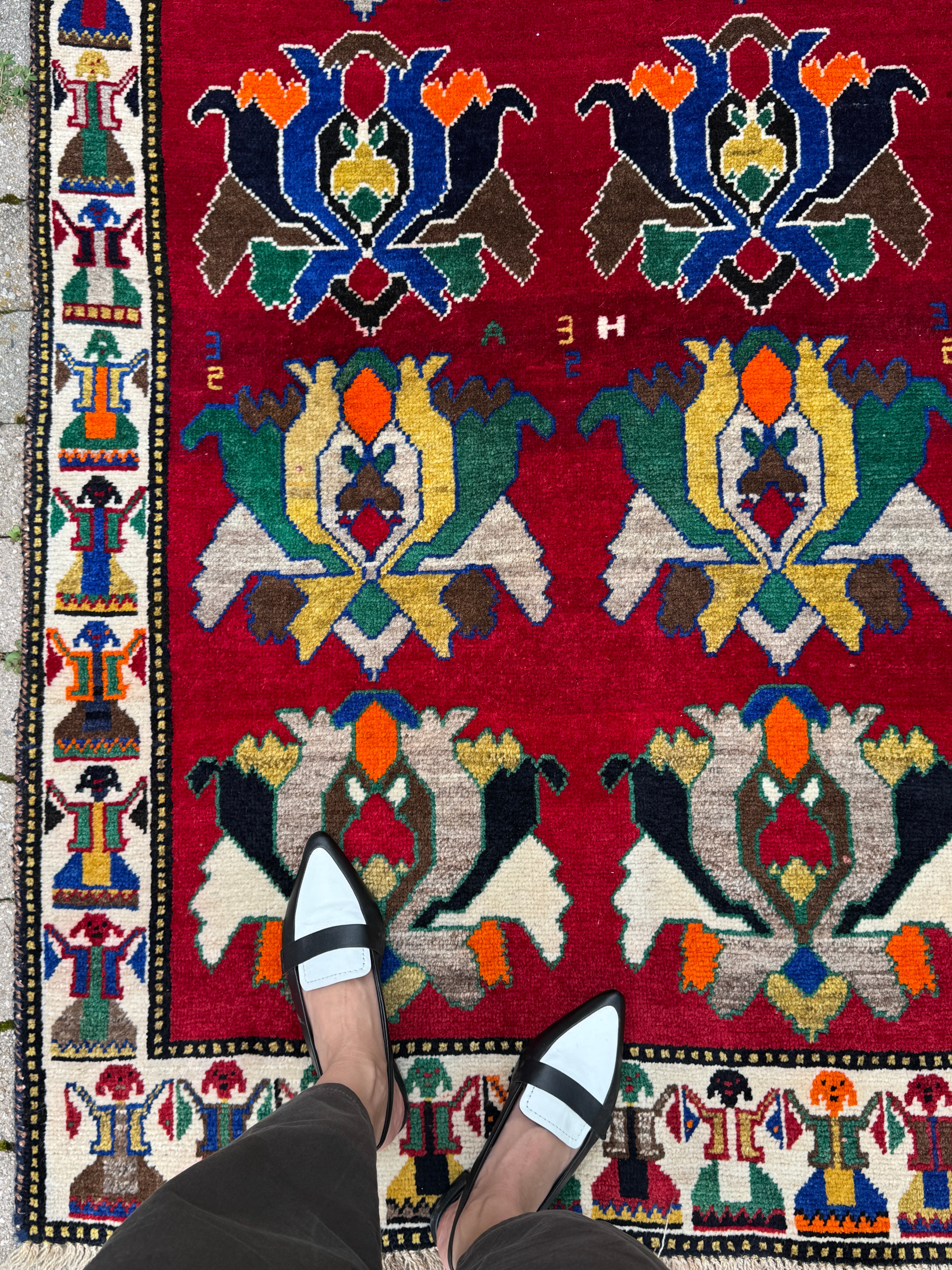 Vintage Qashqai Gabbeh Rug — Shah Abbasi Flowers & Figural Border. Additional original photograph showing the rug's surface, design and weave. SKU 126060035.