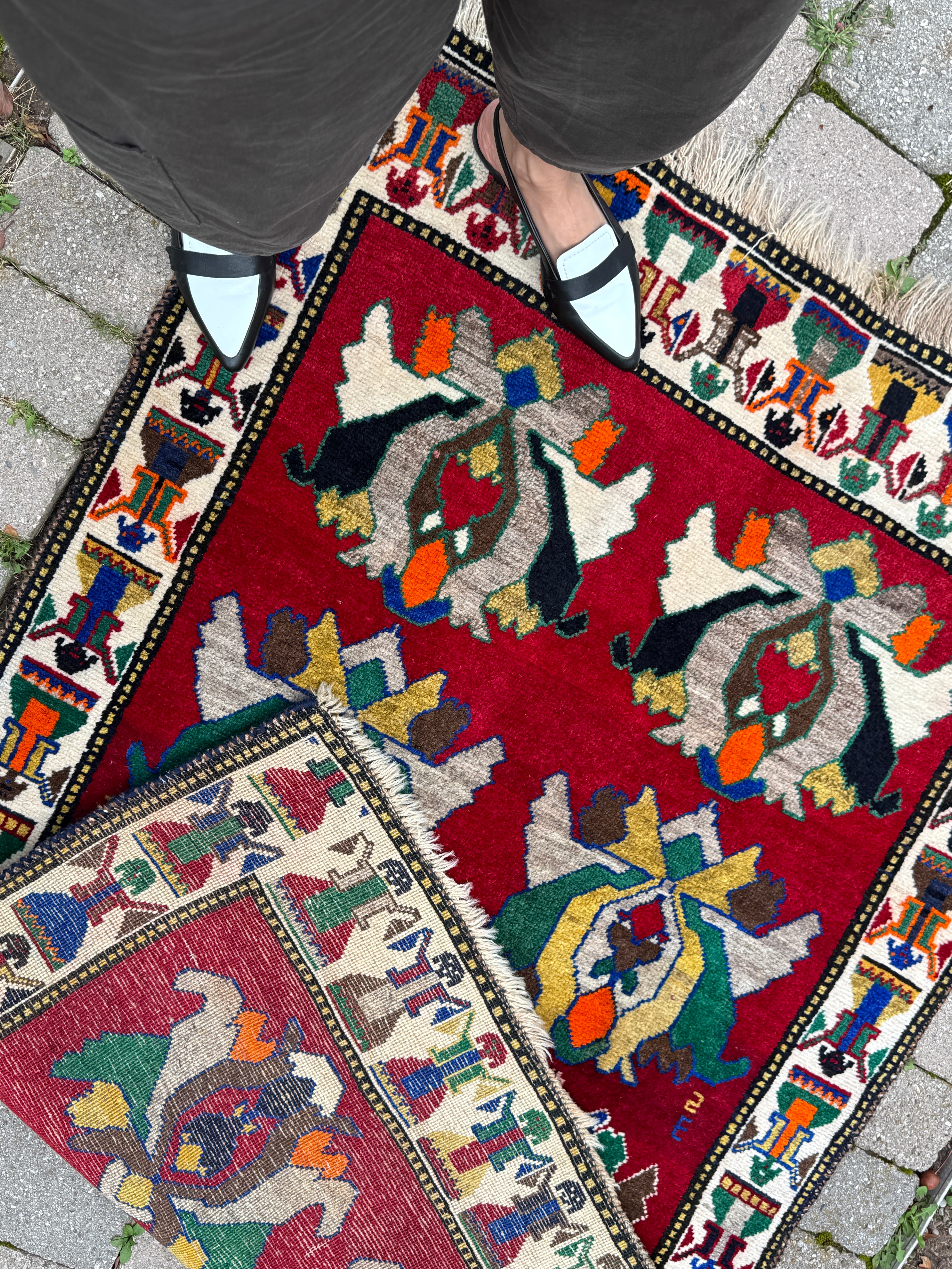 Vintage Qashqai Gabbeh Rug — Shah Abbasi Flowers & Figural Border. Additional original photograph showing the rug's surface, design and weave. SKU 126060035.