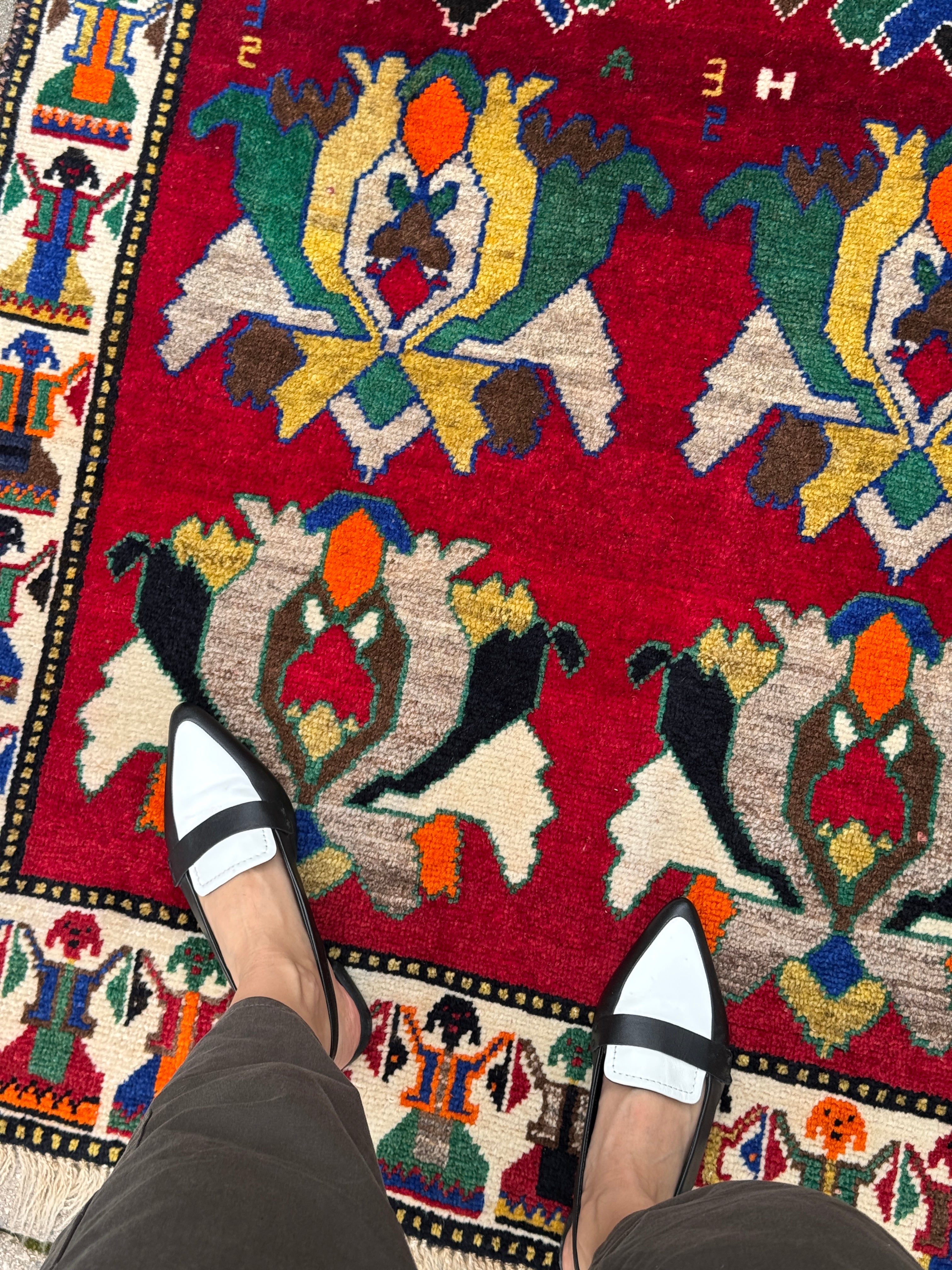 Vintage Qashqai Gabbeh Rug — Shah Abbasi Flowers & Figural Border. Additional original photograph showing the rug's surface, design and weave. SKU 126060035.