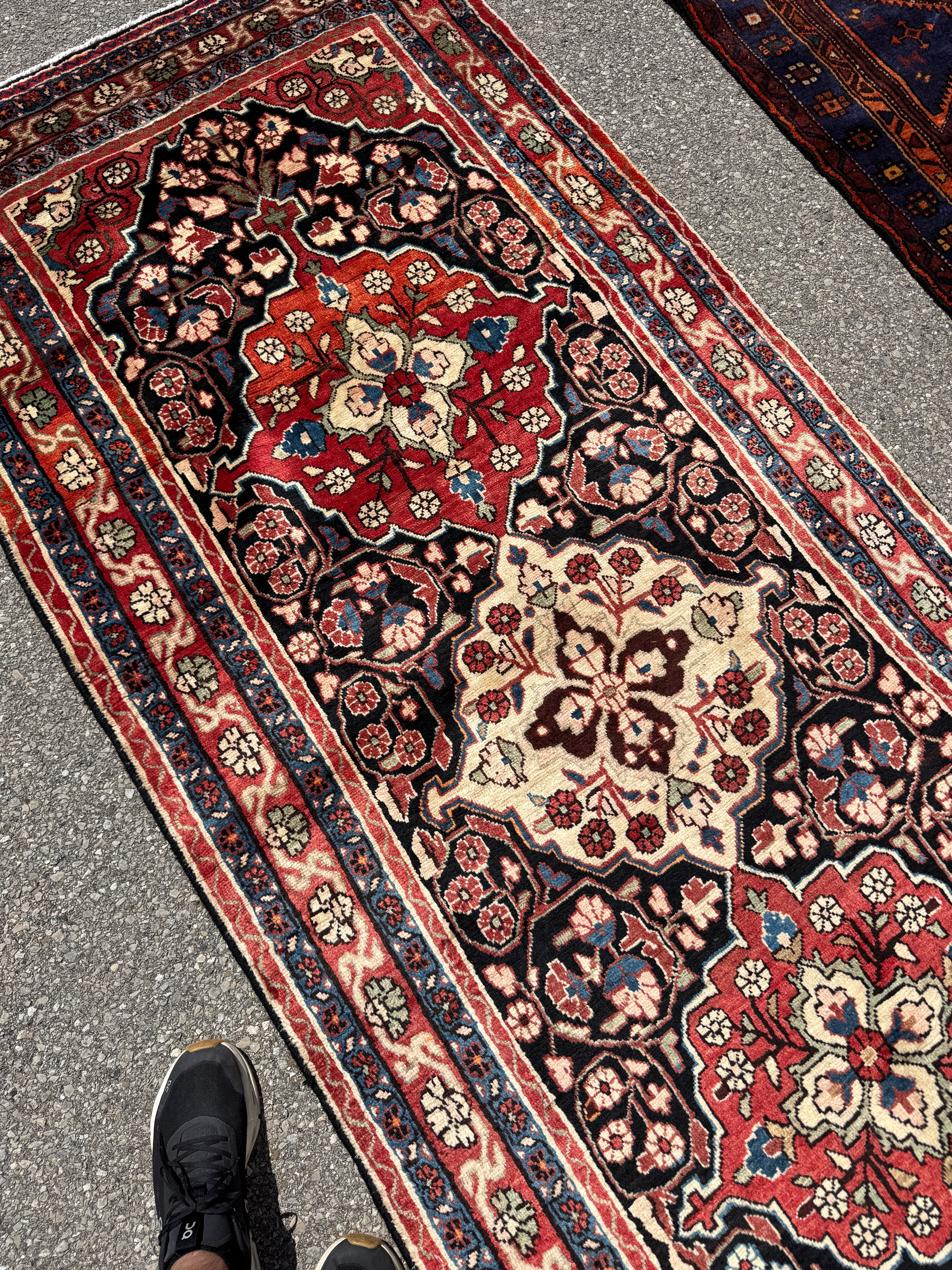 Mahal Runner — Ivory & Terracotta on Midnight Blue. Additional original photograph showing the rug's surface, design and weave. SKU 52510131.