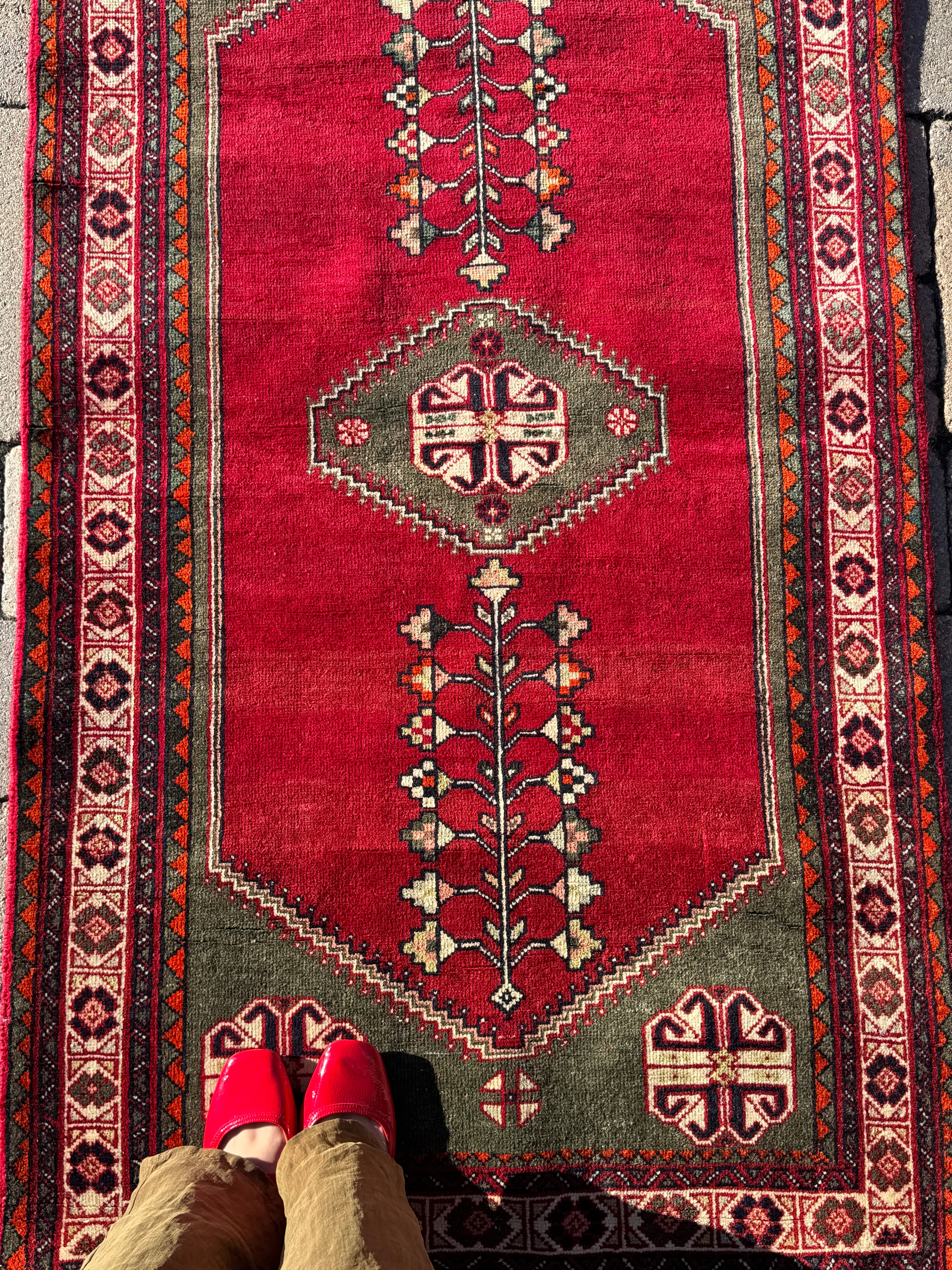 Abadeh Rug — Crimson & Forest Green Open Field. Additional original photograph showing the rug's surface, design and weave. SKU 52510138.