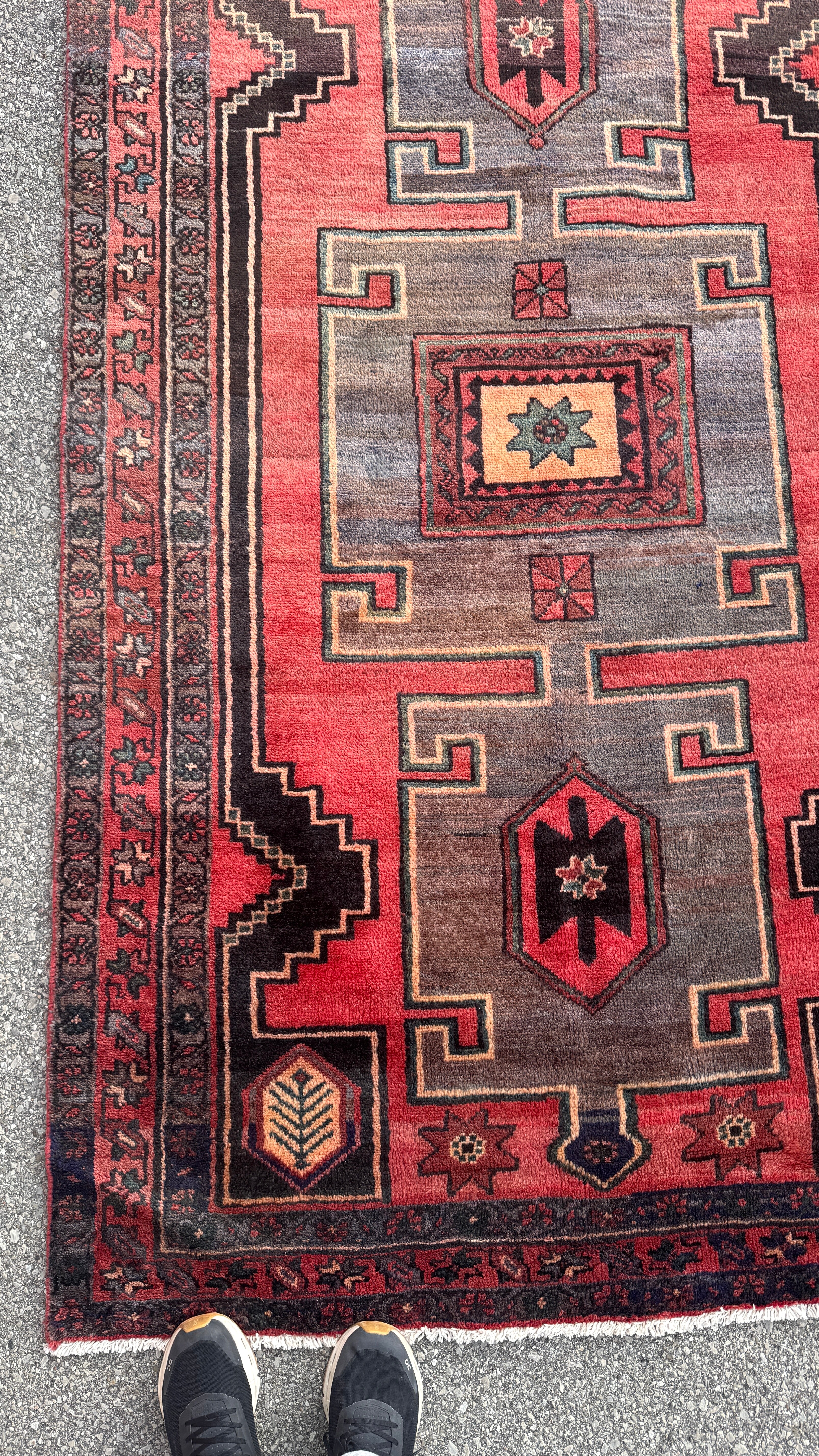 Hamadan Rug — Smoky Violet & Coral Geometry. Additional original photograph showing the rug's surface, design and weave. SKU 52510139.