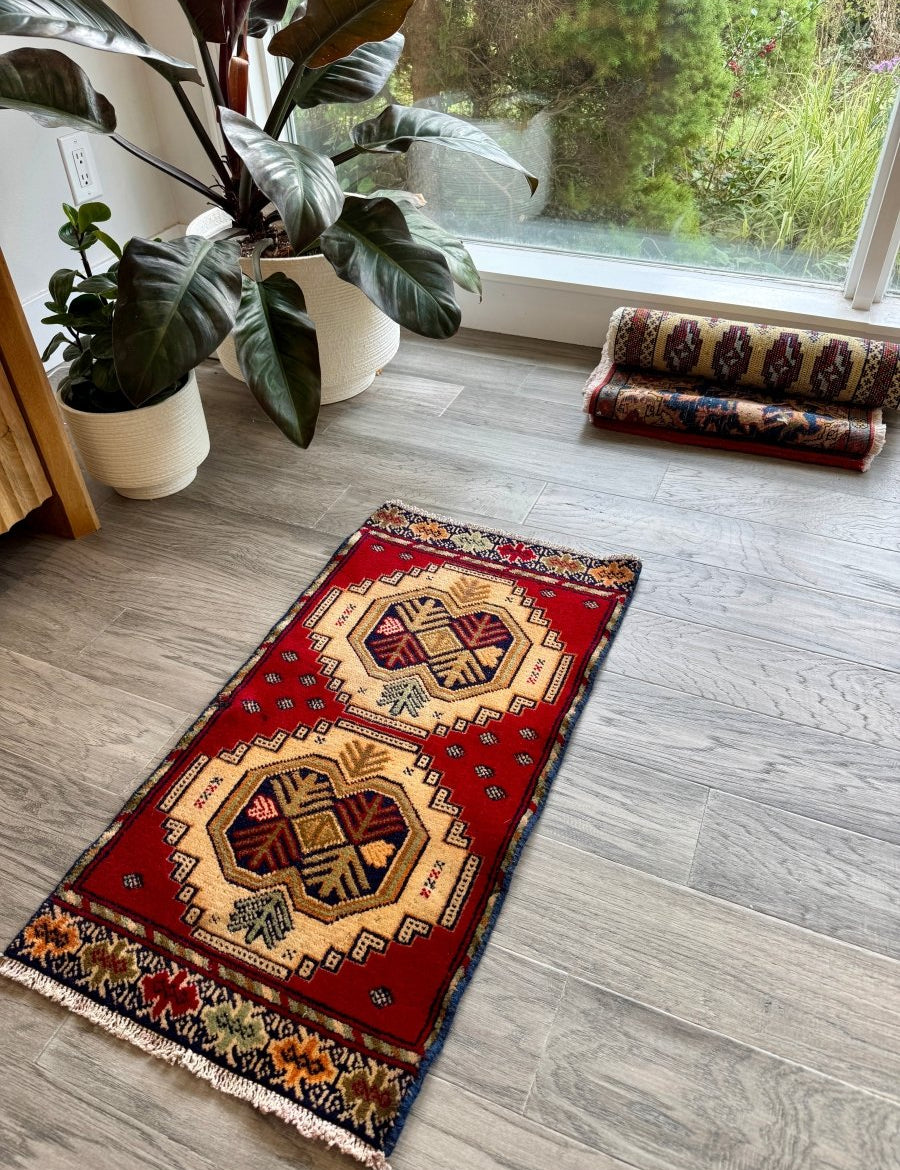 Turkmen Mini Rug | 1' 5" x 2' 7" - Rug the Rock