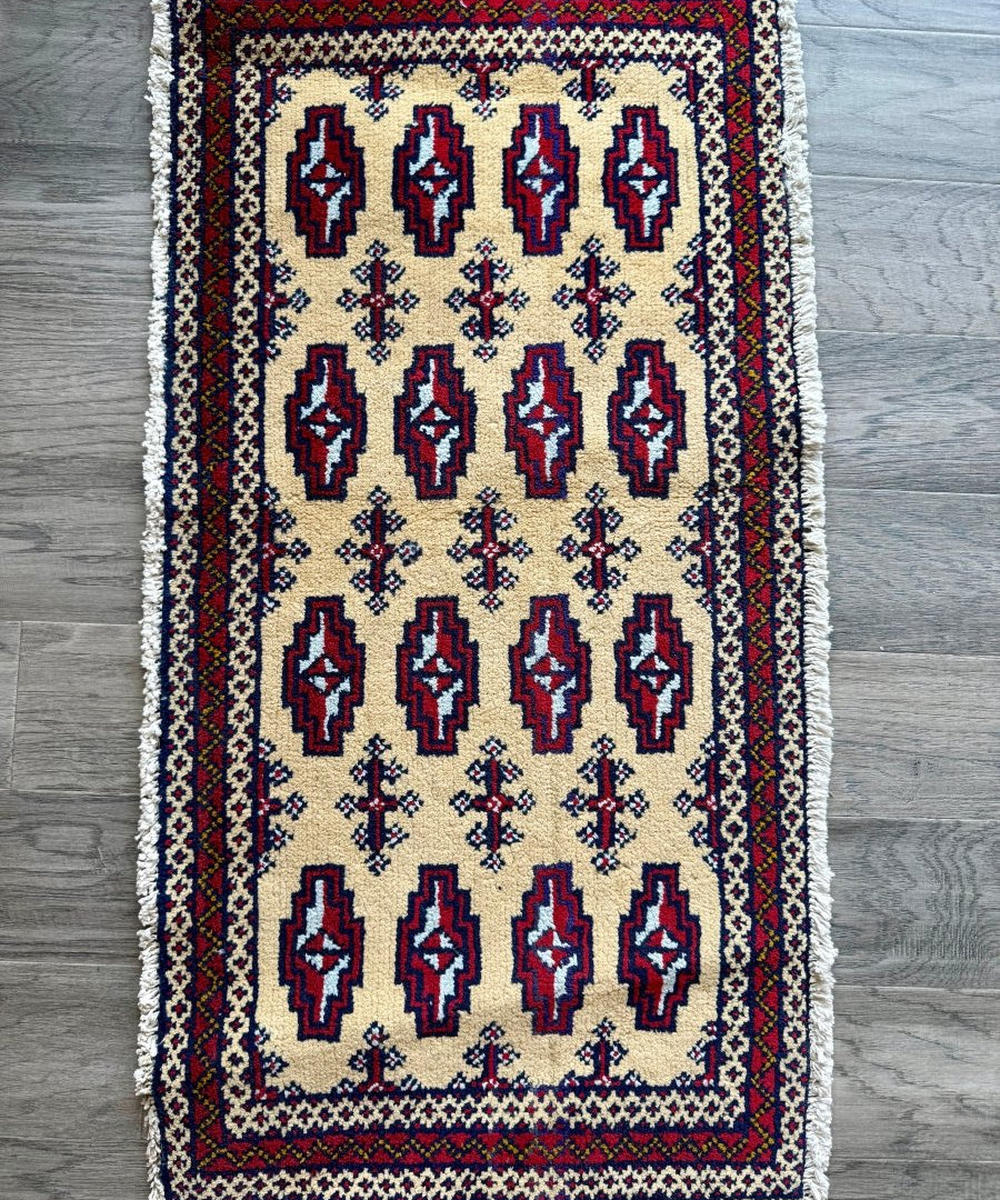 Mini rug with cream field and vertical medallions, navy/red border, fringed edges