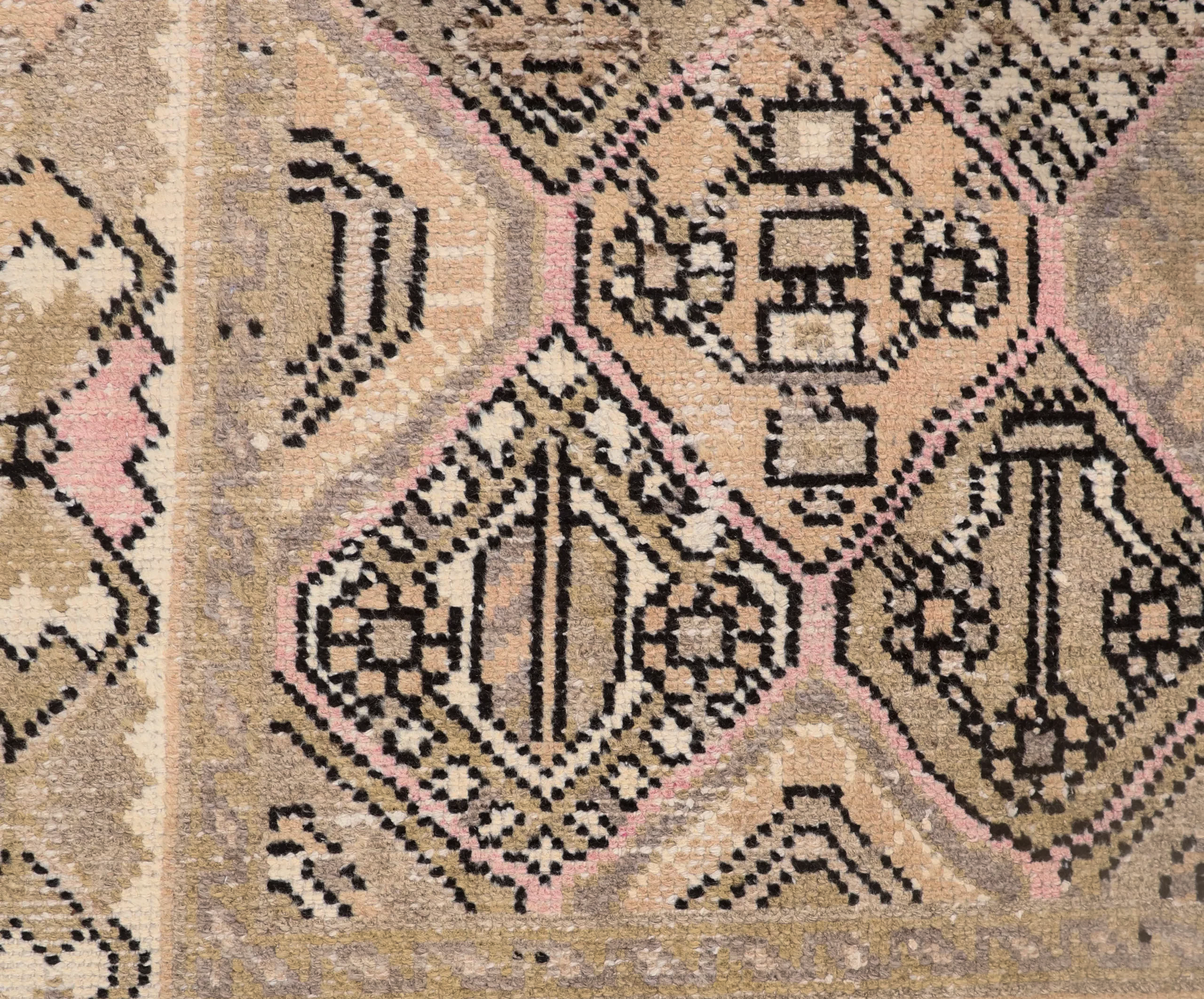 Vintage Bakhtiari Rug | 6' 7" x 9' 1" — detail view, gallery 08