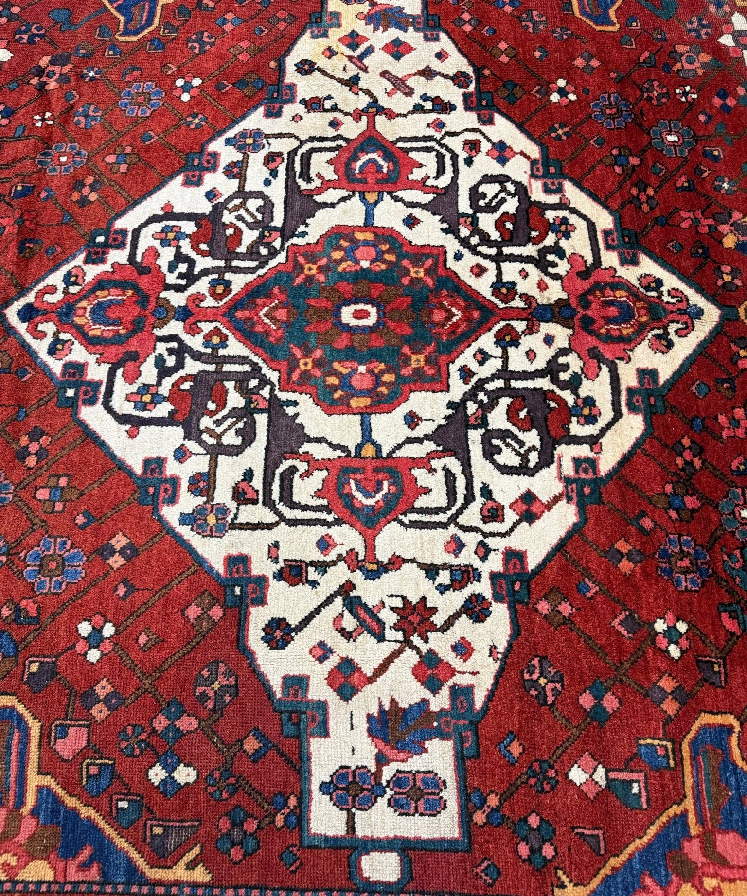 Vintage Chaleshtor Bakhtiari Rug. Original rug photograph; SKU 108870; source IMG_7798.