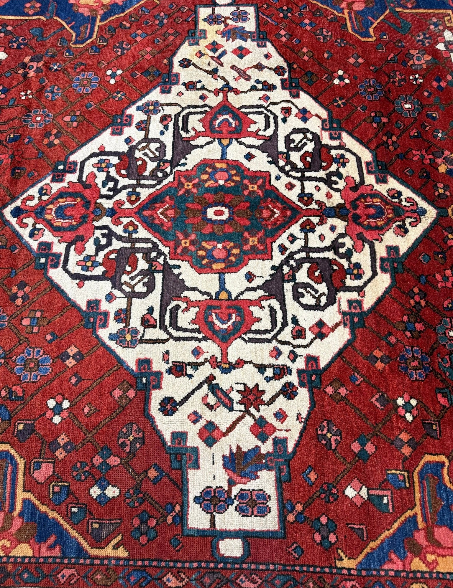 Vintage Chaleshtor Bakhtiari Rug. Original rug photograph; SKU 108870; source IMG_7798.