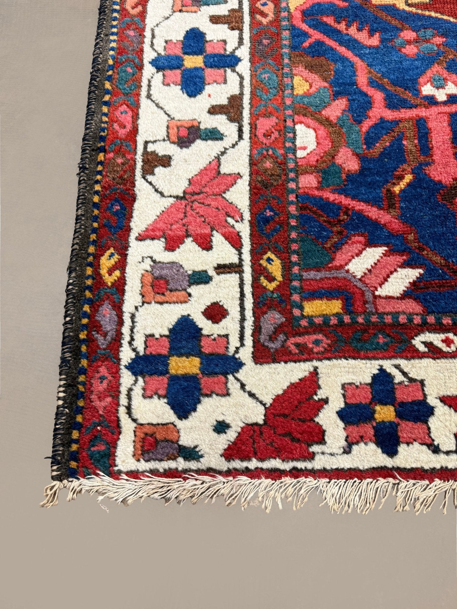 Vintage Chaleshtor Bakhtiari Rug, close-up of the patterned corner and edge, hand-knotted wool pile. SKU 108870.