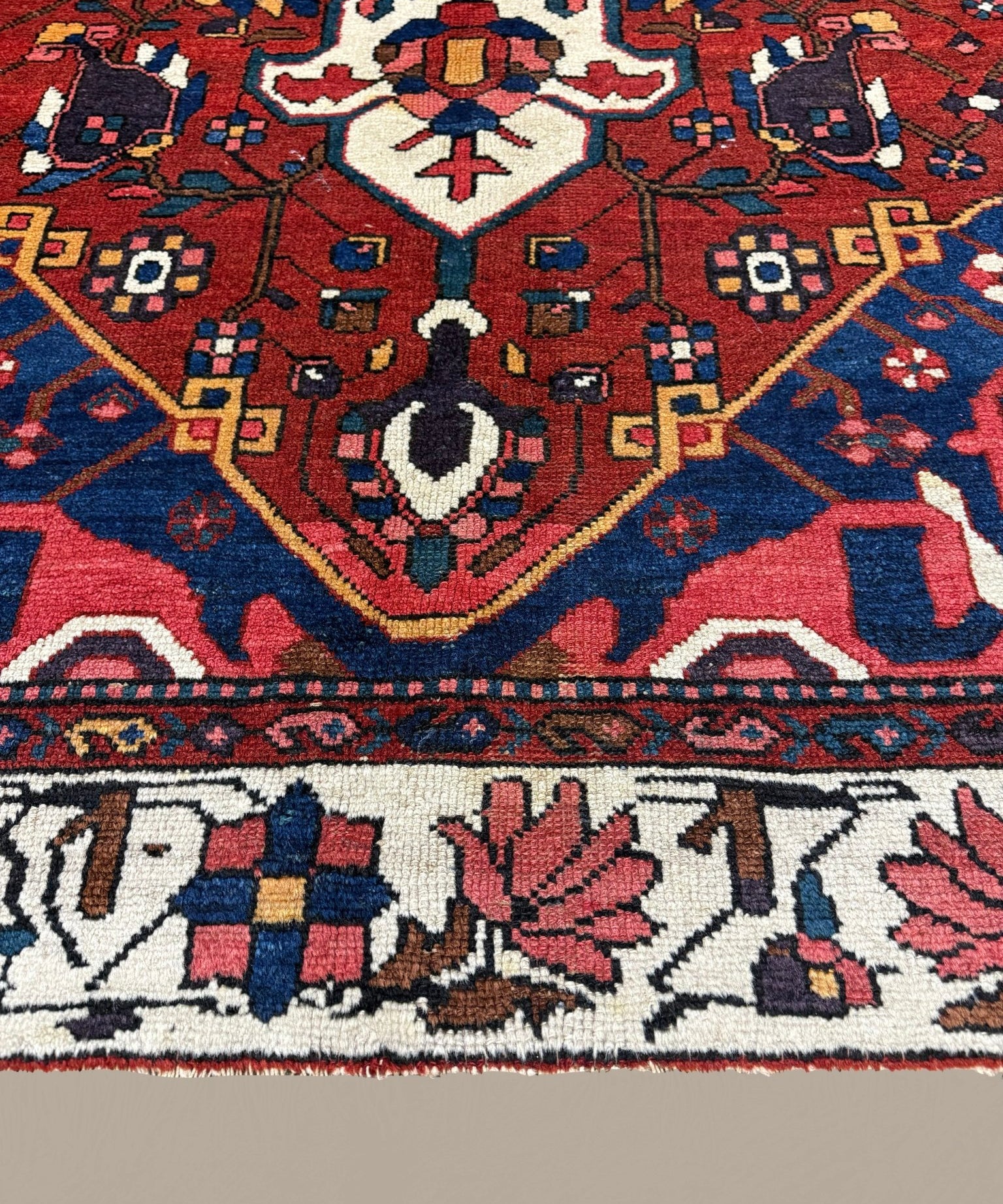Vintage Chaleshtor Bakhtiari Rug, close-up of the central medallion, hand-knotted wool pile. SKU 108870.