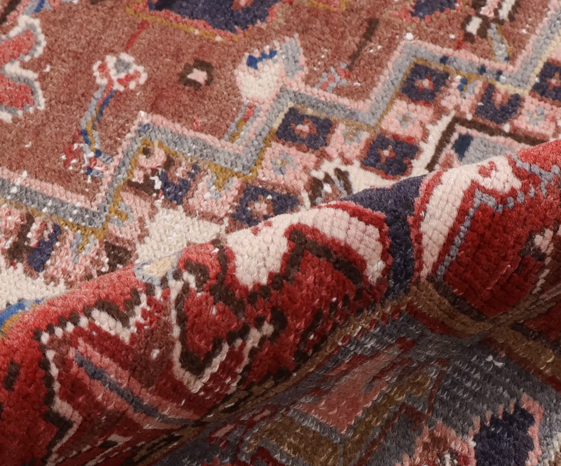 Vintage Heriz Rug | 7' 4" x 10' 4" — detail view, gallery 10
