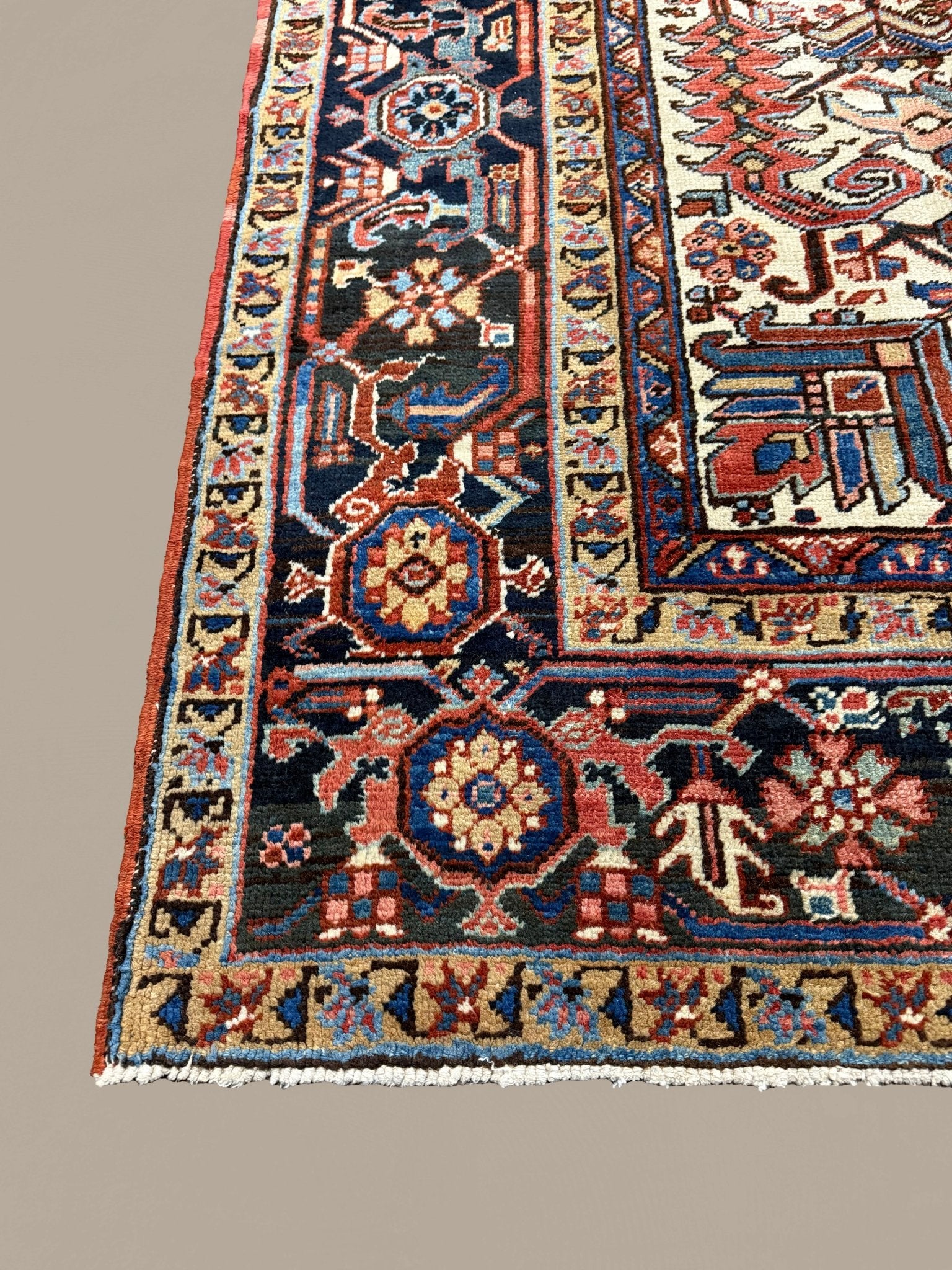 Vintage Mehravan Rug, close-up of the patterned corner and edge, hand-knotted wool pile. SKU 1.0488.
