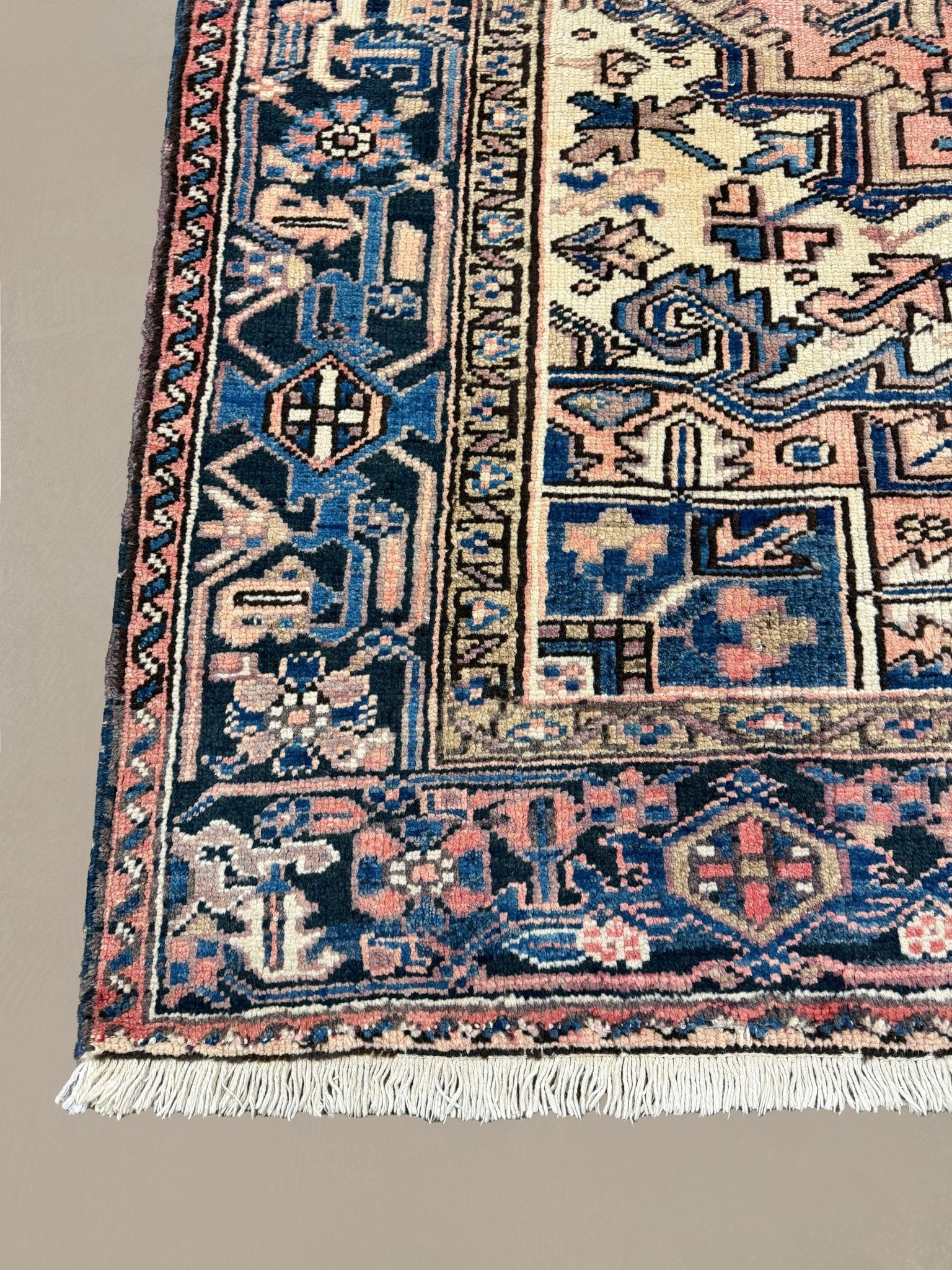 Vintage Mehravan Rug, close-up of the patterned corner and edge, hand-knotted wool pile. SKU PP 107502.