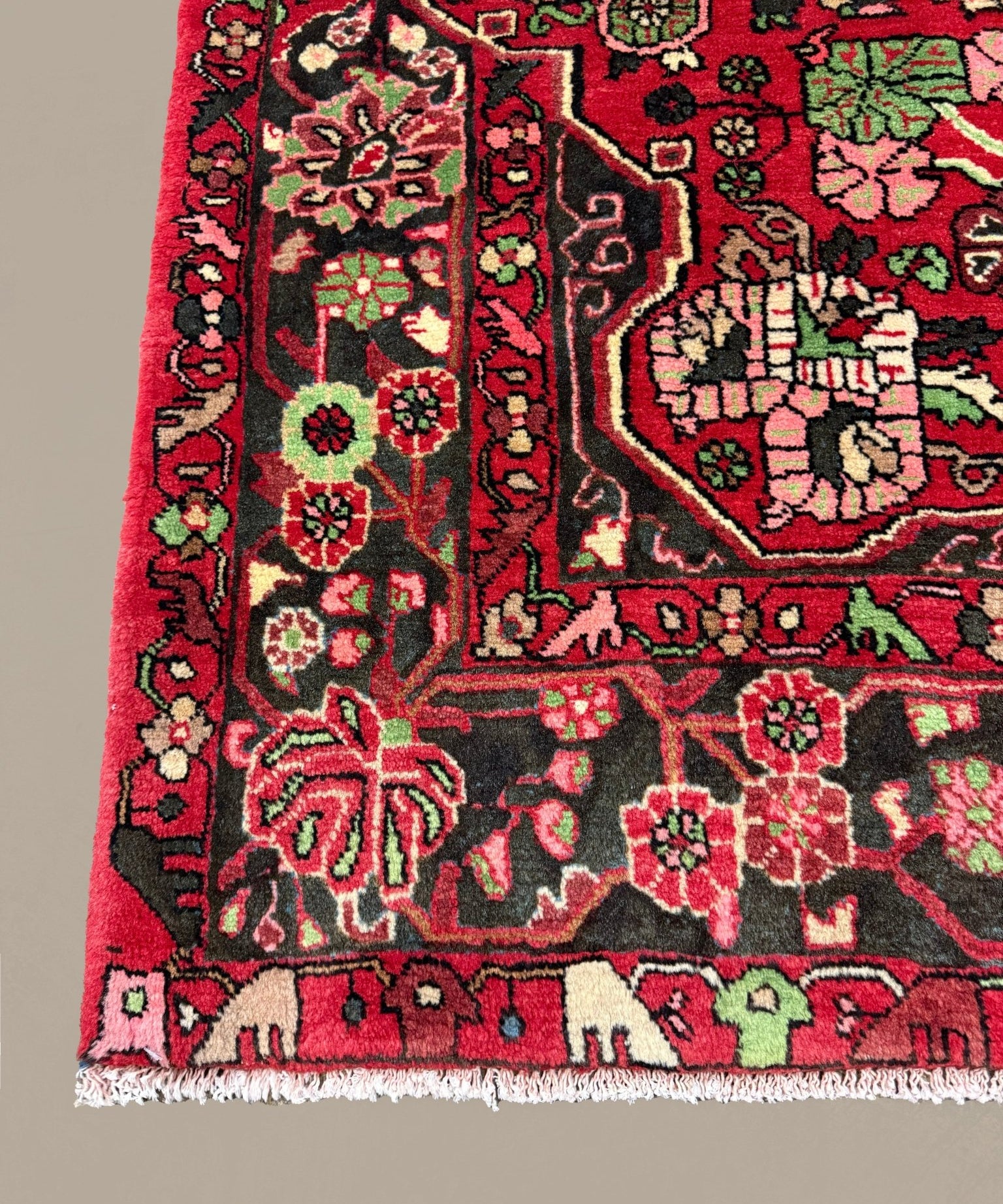 Vintage Nahavand Rug, corner, border and fringe detail, hand-knotted wool pile. SKU PP 105649.