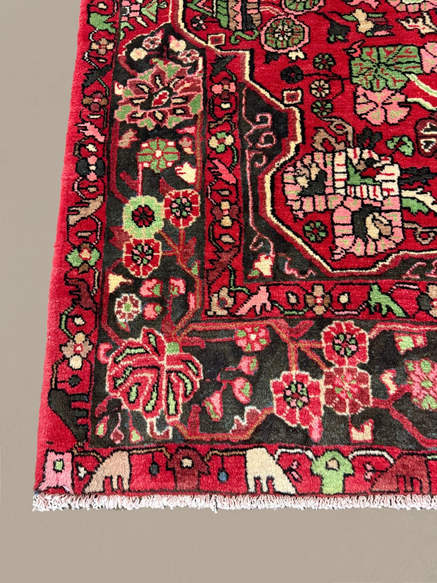 Vintage Nahavand Rug, corner, border and fringe detail, hand-knotted wool pile. SKU PP 105649.